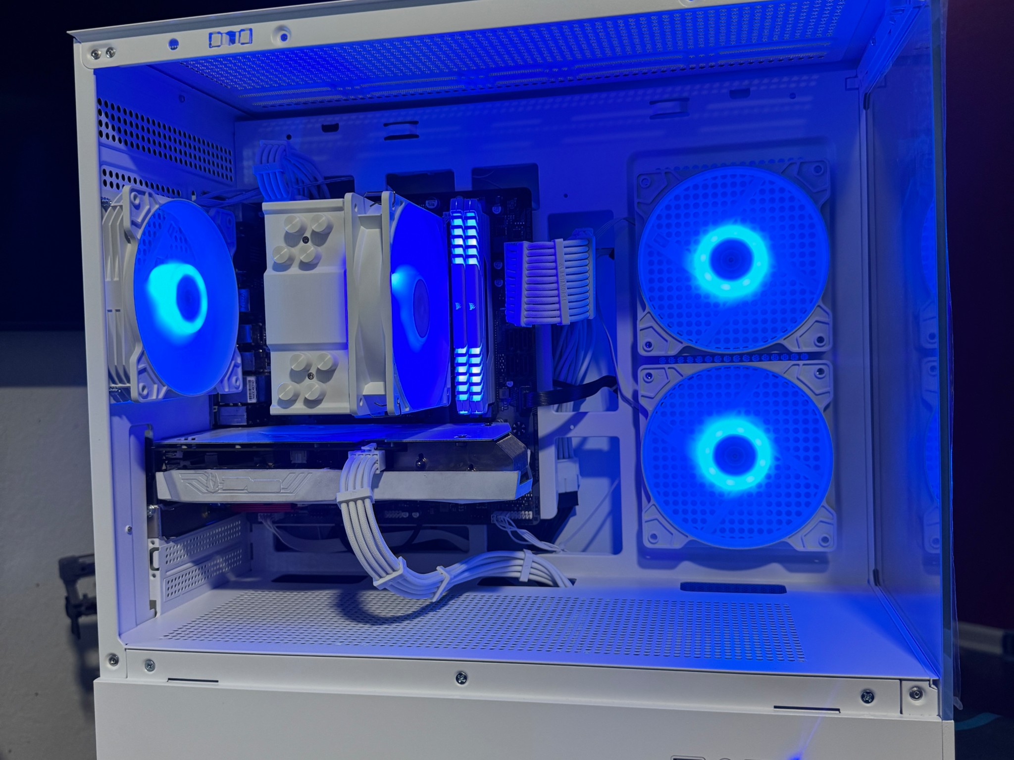 White RTX Fishtank GaminG PC | RTX 3060 12GB | i5 12400F | 16GB DDR4 | 512GB NvMe