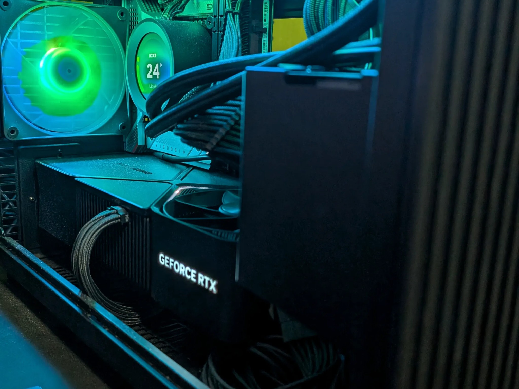 Nvidia RTX 4080 Super / Intel Core i7-14700K / 2TB NVME / 64GB RAM / 360 AIO / Windows 11 Pro