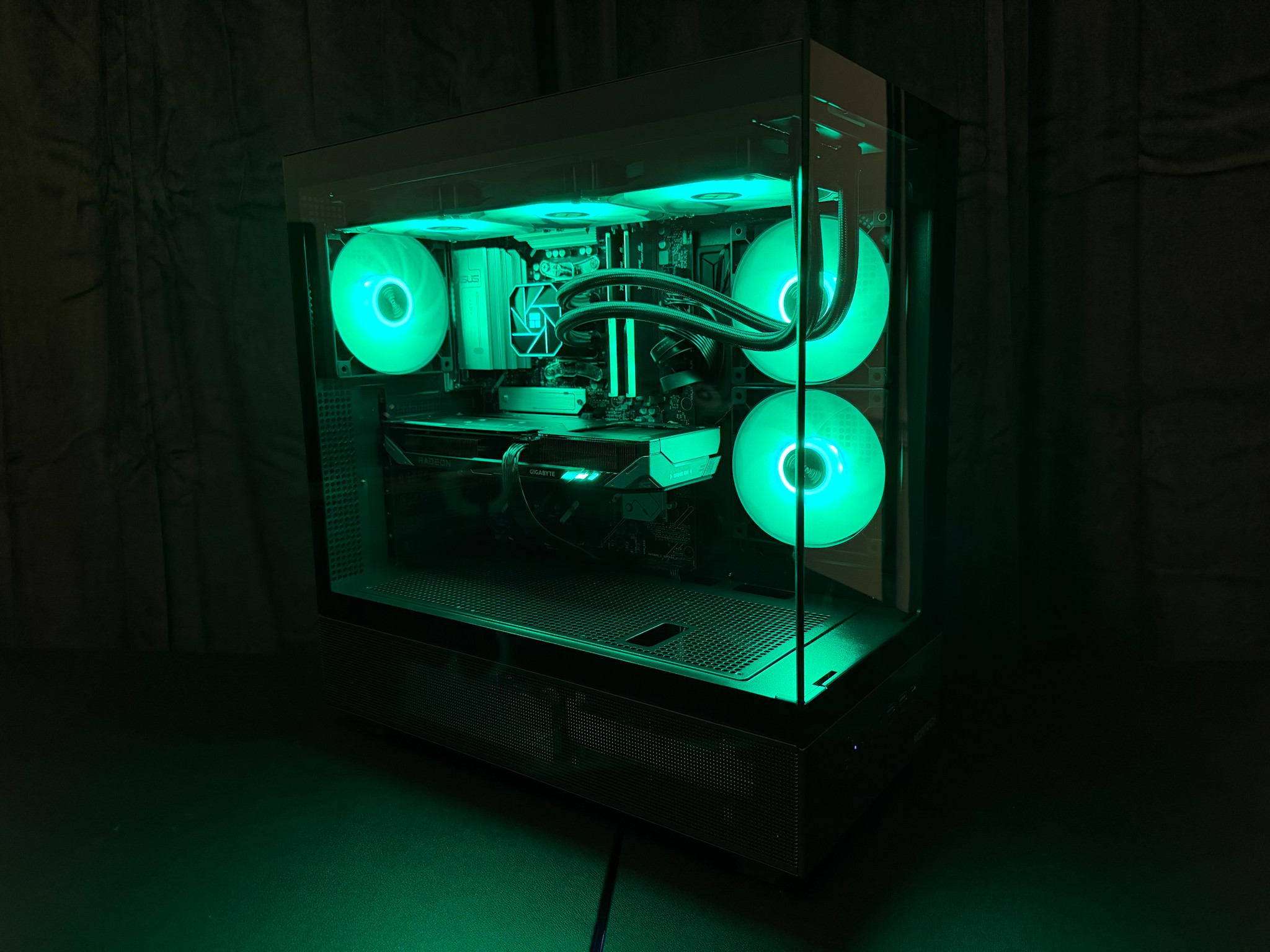 RX 9060 XT 16GB OC • RYZEN 7 9800X3D • B850 PLUS WIFI • 32GB DDR5 • 2TB SSD • 360MM AIO • NEW PC