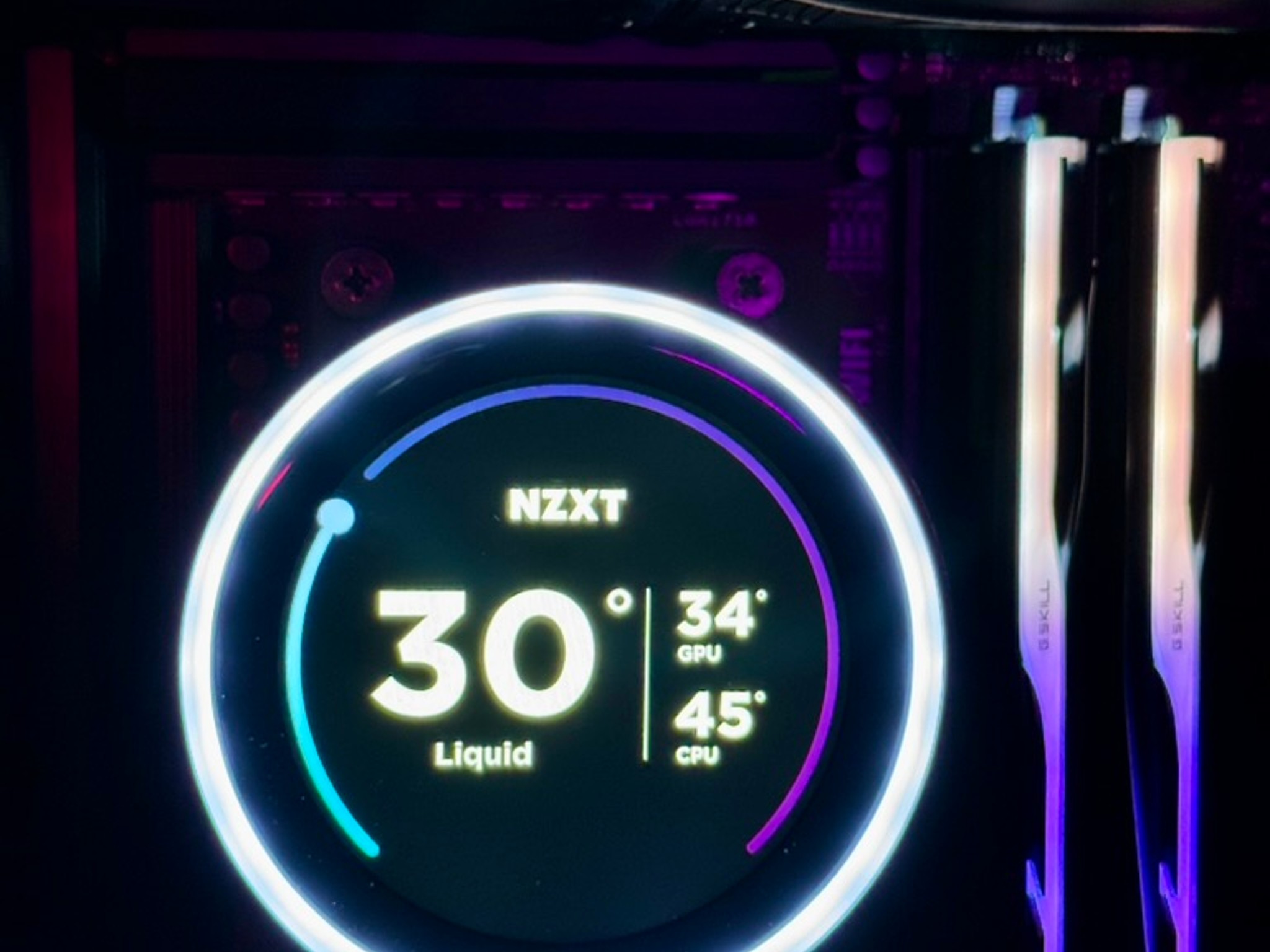 Gaming PC NVIDIA RTX 5070 FOUNDERS EDITION, RYZEN 9600X, 32GB RAM, 2TB Gen 5 SSD