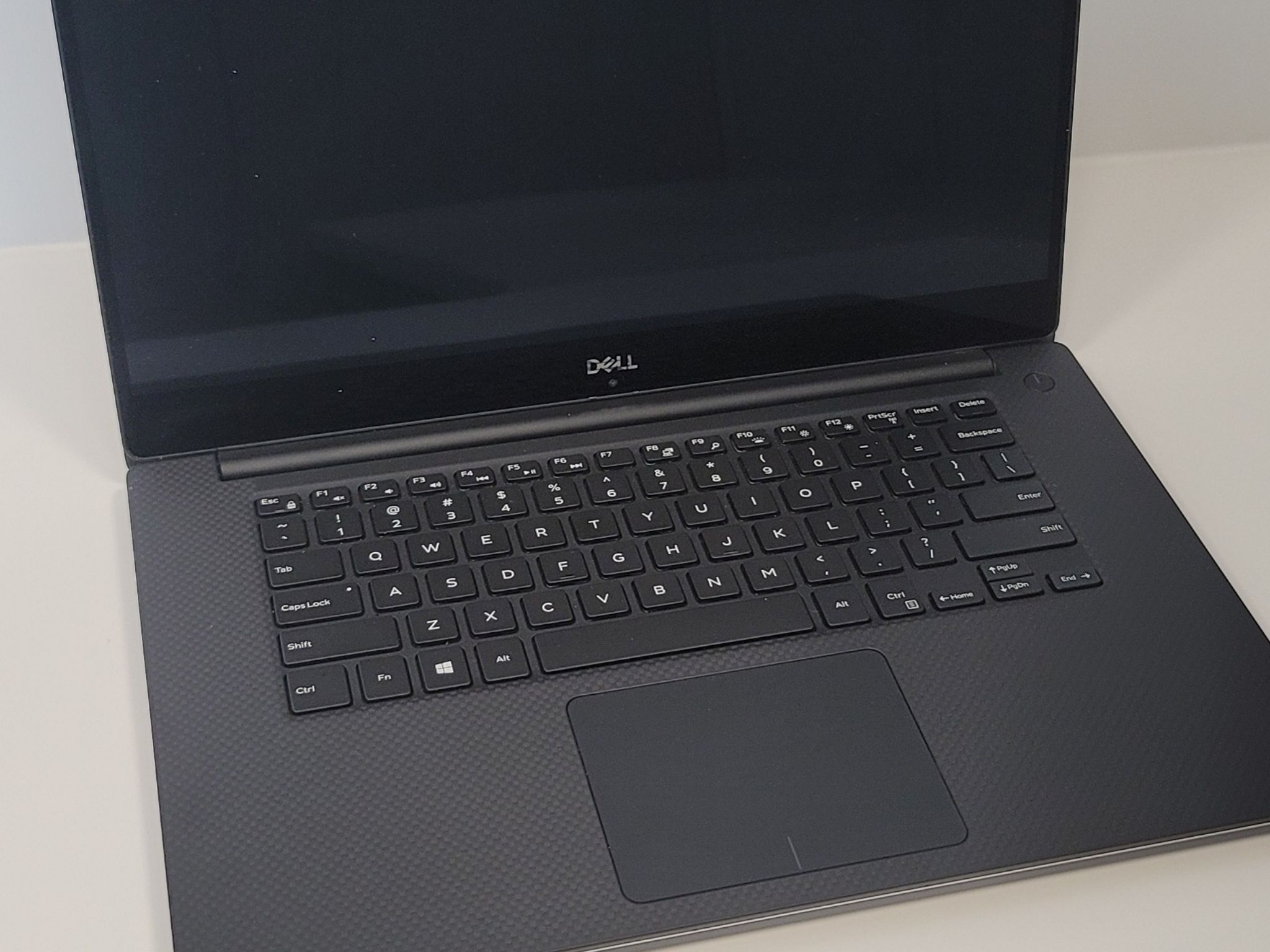 Dell Precision 5520, Core I7-7820HQ Win 11 Pro 1tb ssd 32g ram and NVIDIA Quadro M1200