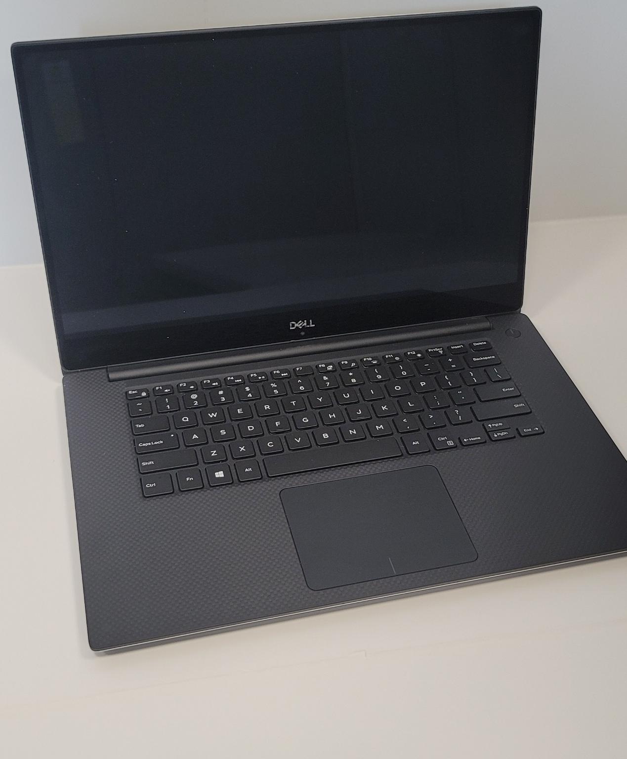 Dell Precision 5520, Core I7-7820HQ Win 11 Pro 1tb ssd 32g ram and NVIDIA Quadro M1200