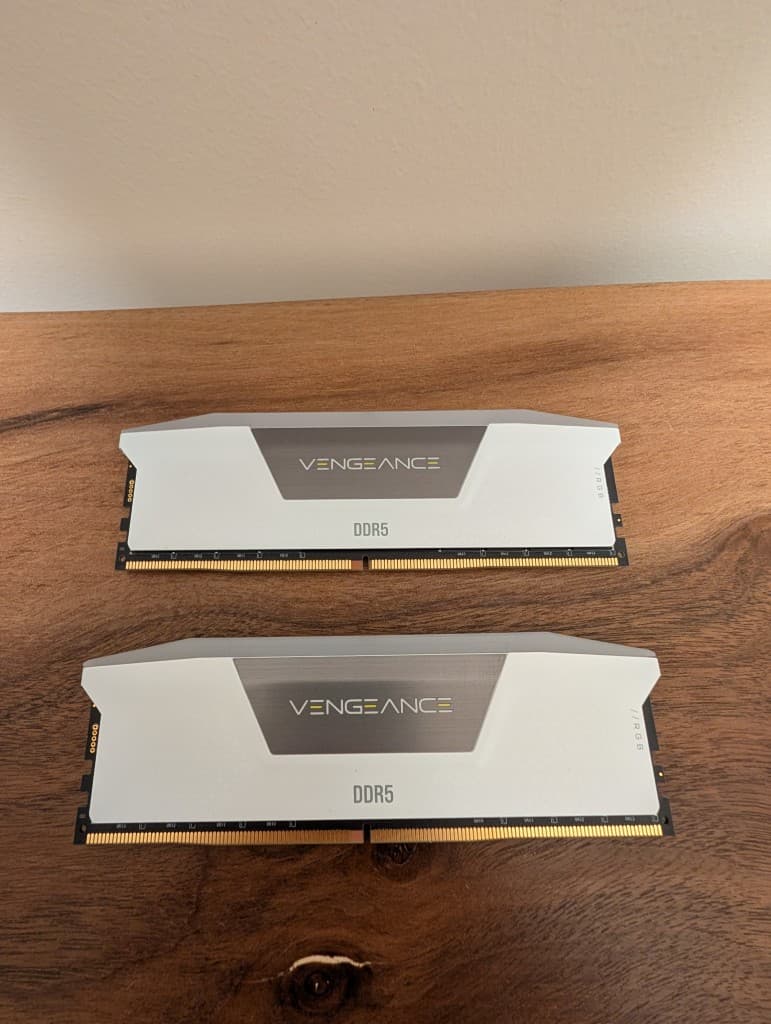 Corsair Vengeance RGB 32GB (2 x 16GB) DDR5-5600 CL36 White