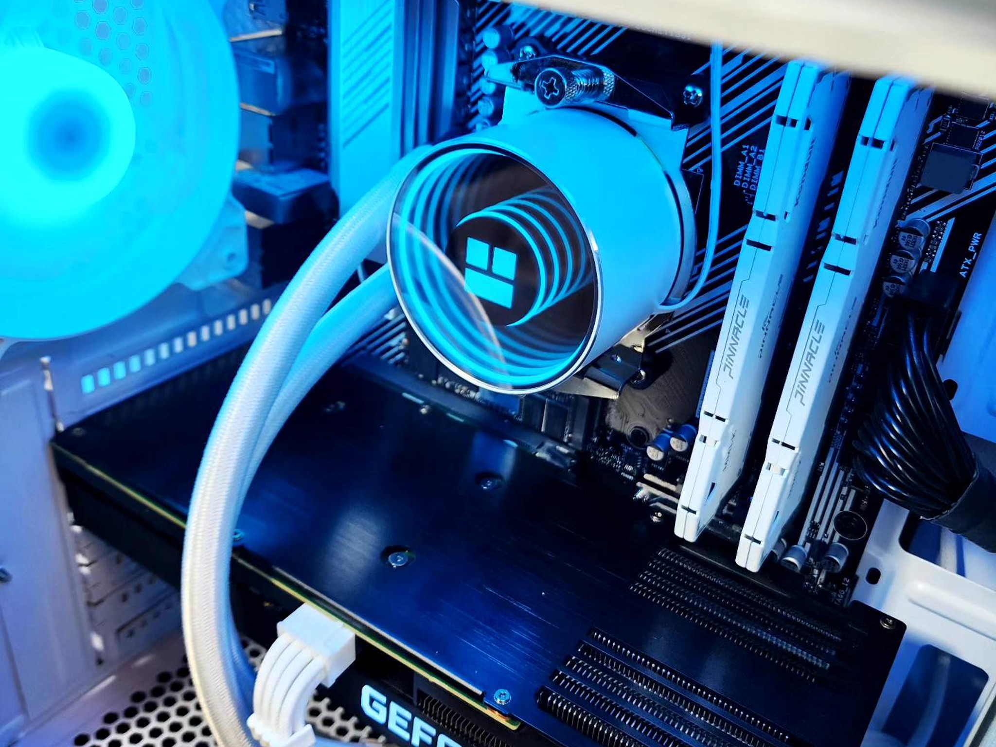 💙🤍💙 RTX 3070 // Ryzen 5 5600 // 16GB 3600MHz // 2TB NVMe Gen 3