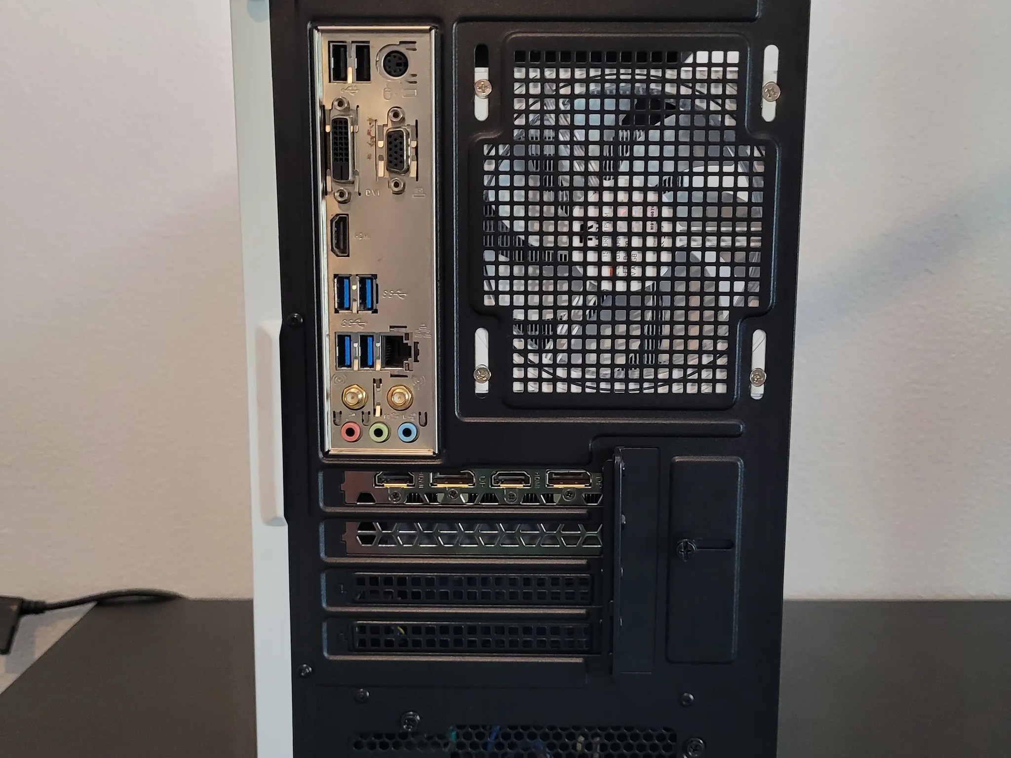🧊 Icebox 1080p 🧊 // i5 10400f // RTX 3060 12GB // 32GB DDR4 // 1TB NVME + 2TB HDD // Wi-Fi + BT