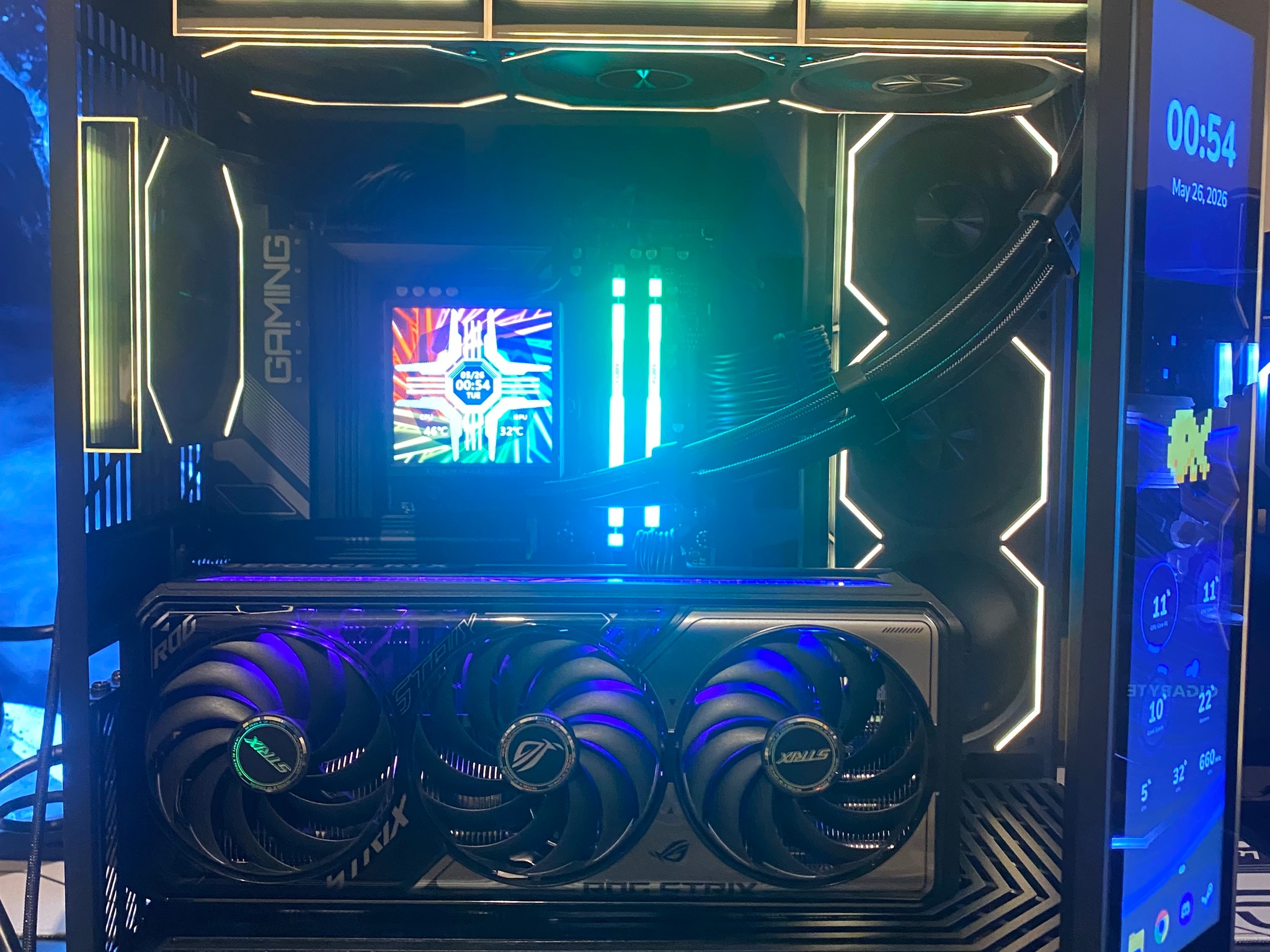 HYTE Y70 TOUCH | RYZEN 7 7800X3D | ROG RTX 5070 | 32GB DDR5 | 1TB