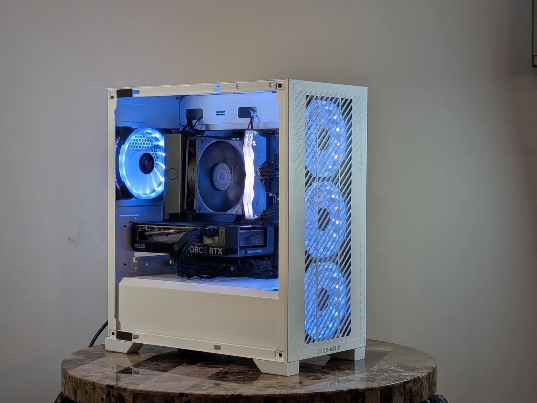 ⚫⚪ Black & White Gaming PC – Ryzen 5 8400F | RTX 4060 Ti | 16GB DDR5 ⚪⚫