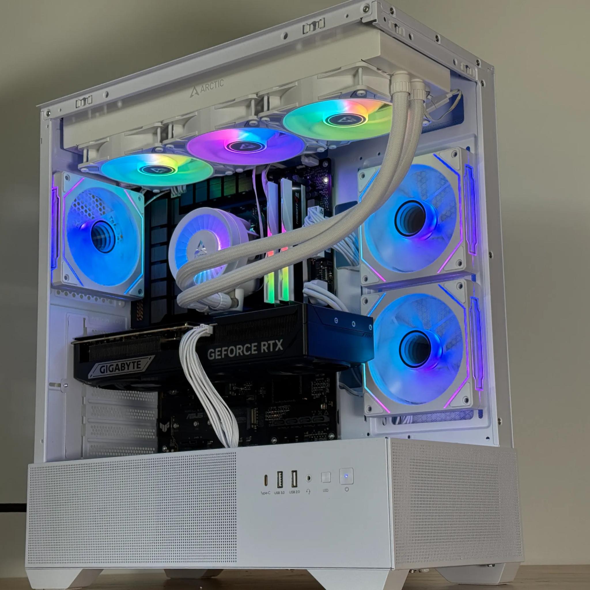 RTX 5070TI ryzen 7 7700x Gaming PC
