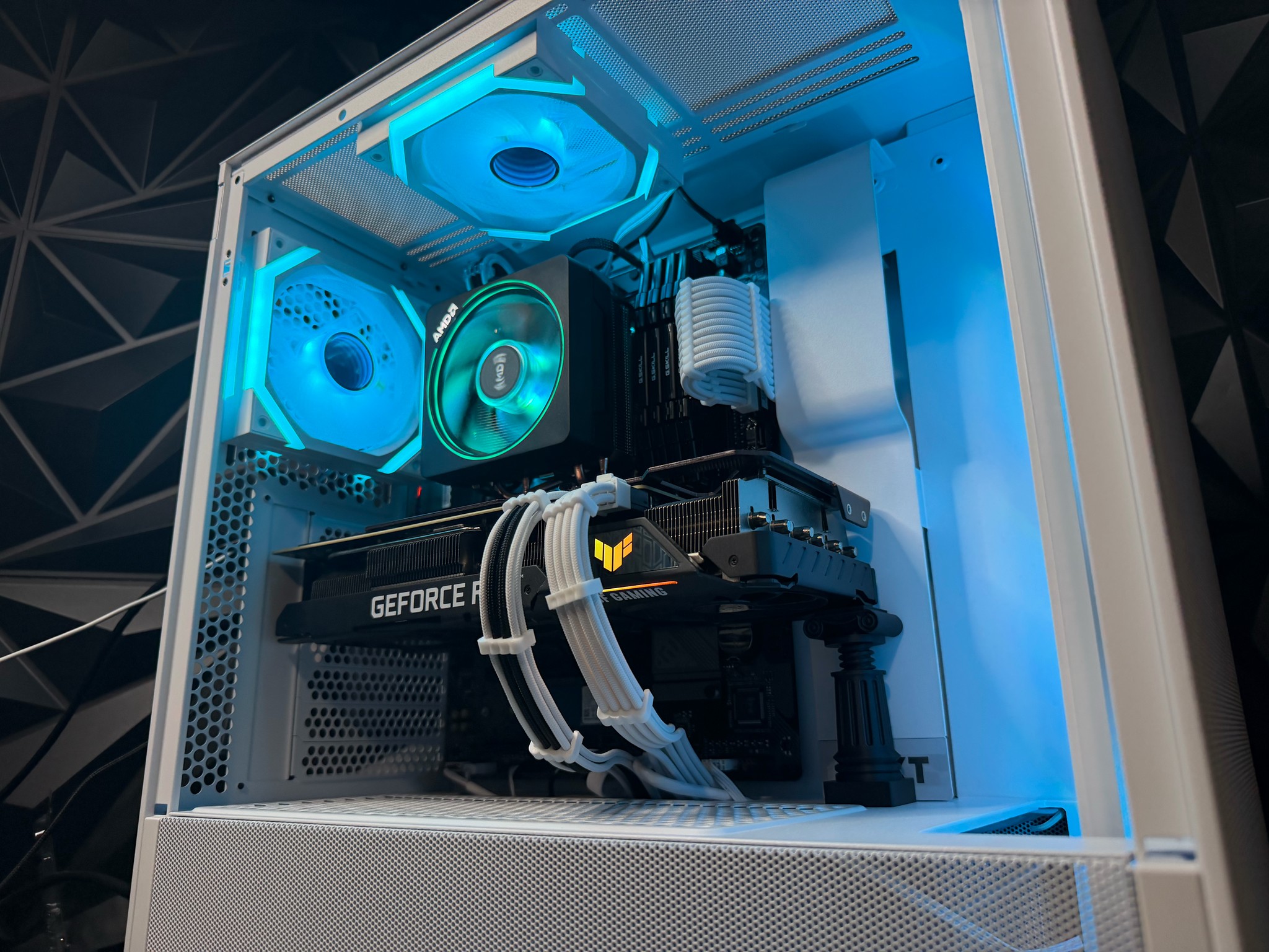 ⚪⚫🔥 YIN YANG BANG 🔥⚫⚪Ryzen 7 5800XT| RTX 3080 | 32 GB DDR4| 1.25 TB NVMe| 850W PSU