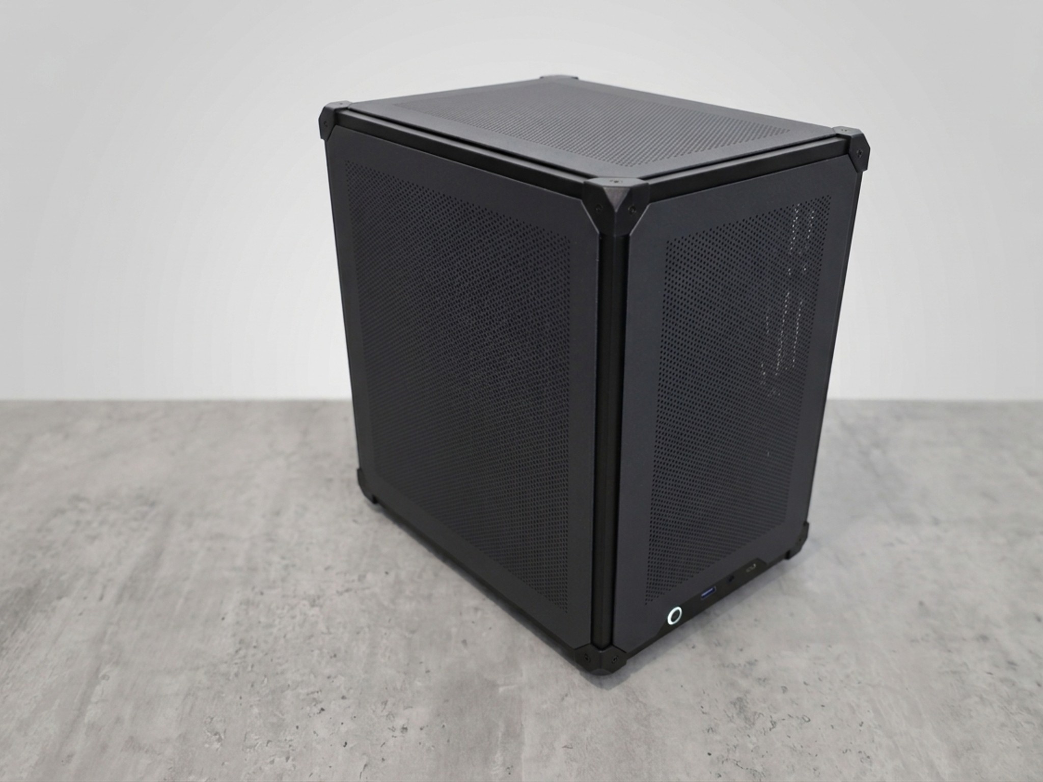 Smol 15L Compact mATX Budget Build