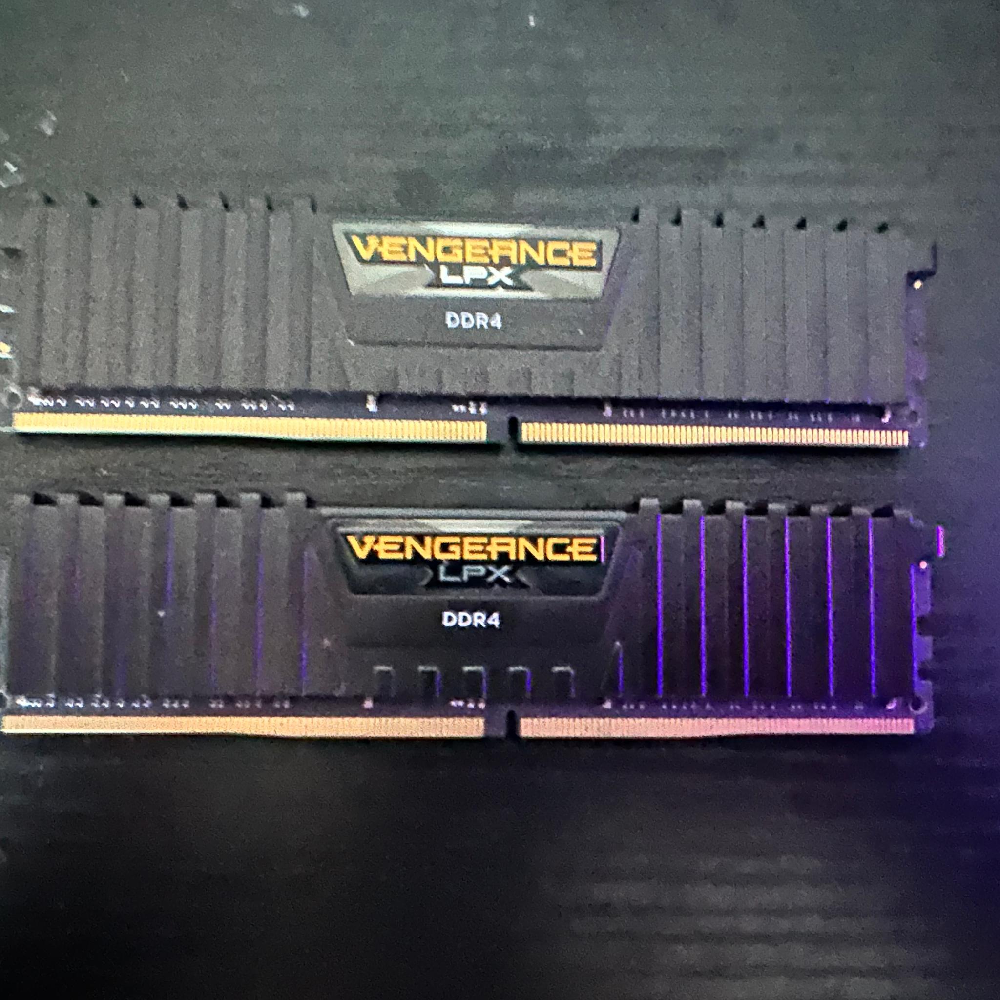 Corsair Vengeance LPX 32GB(2 x 16GB) DDR RAM