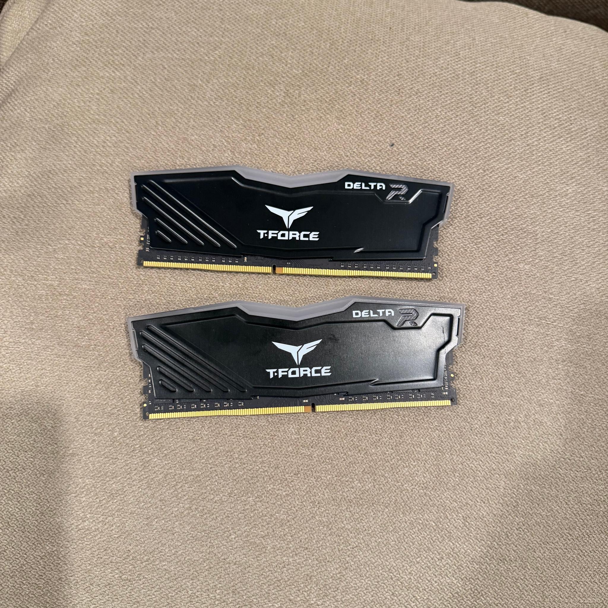 TEAMGROUP T-Force Delta RGB DDR4 32GB