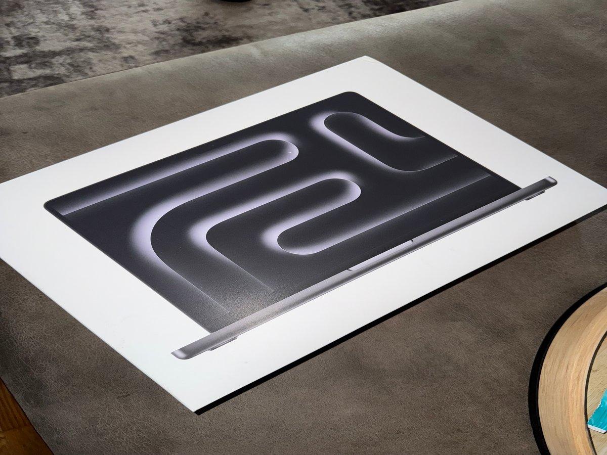 Apple Macbook Pro M3 Pro 18 Gb RAM 1 Tb SSD