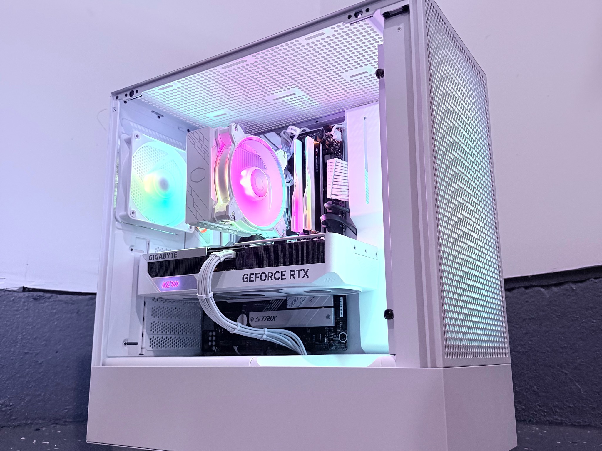 🌈"Starlight Pearl"⚪️| 1440p Gaming | RTX 4070 Super | Ryzen 7 7700 | 32GB DDR5 | 3TB Storage
