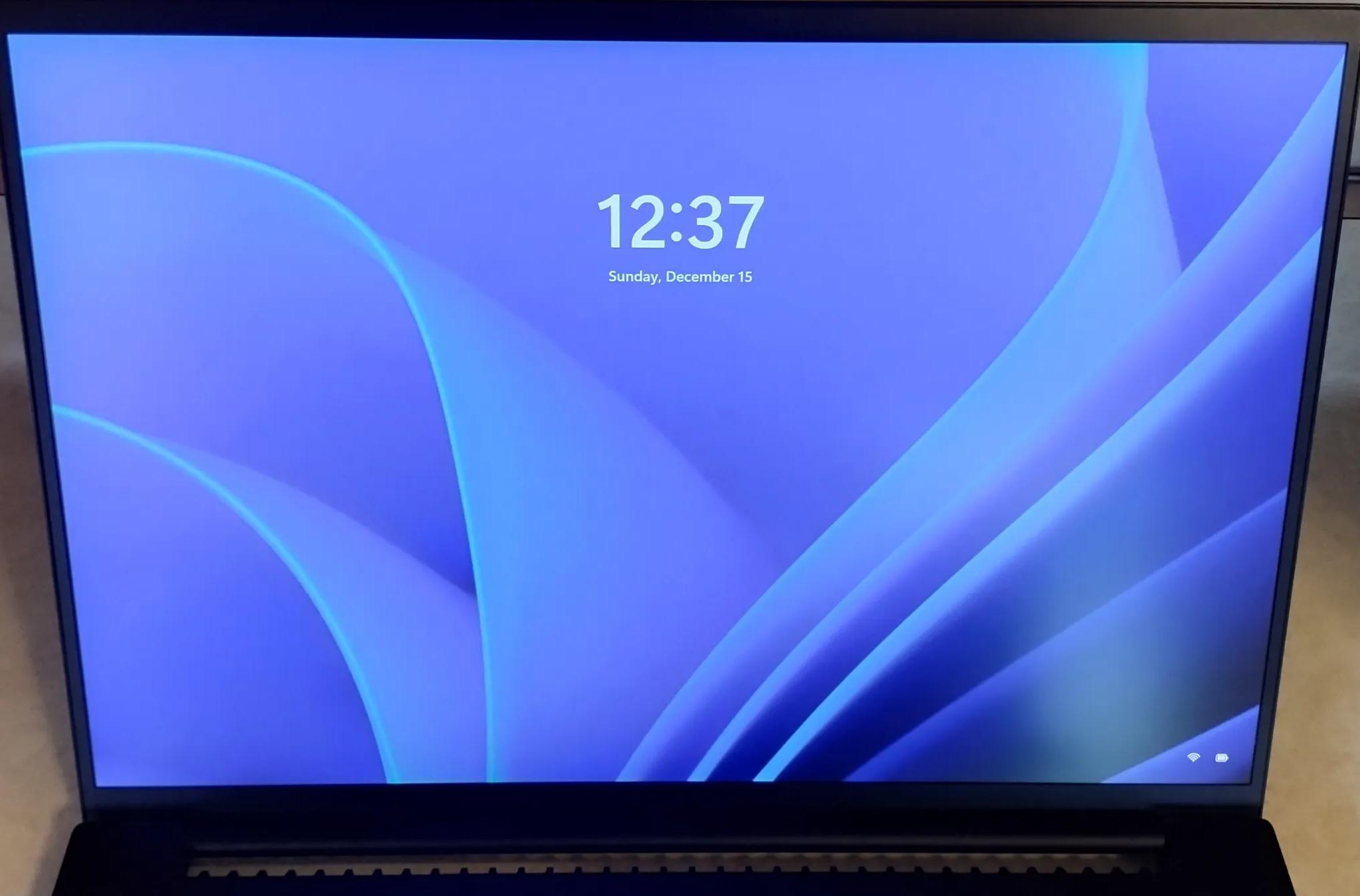 Razer Blade 18 240Hz QHD+ i9-13950HX 16GB RAM 1TB SSD RTX 4060