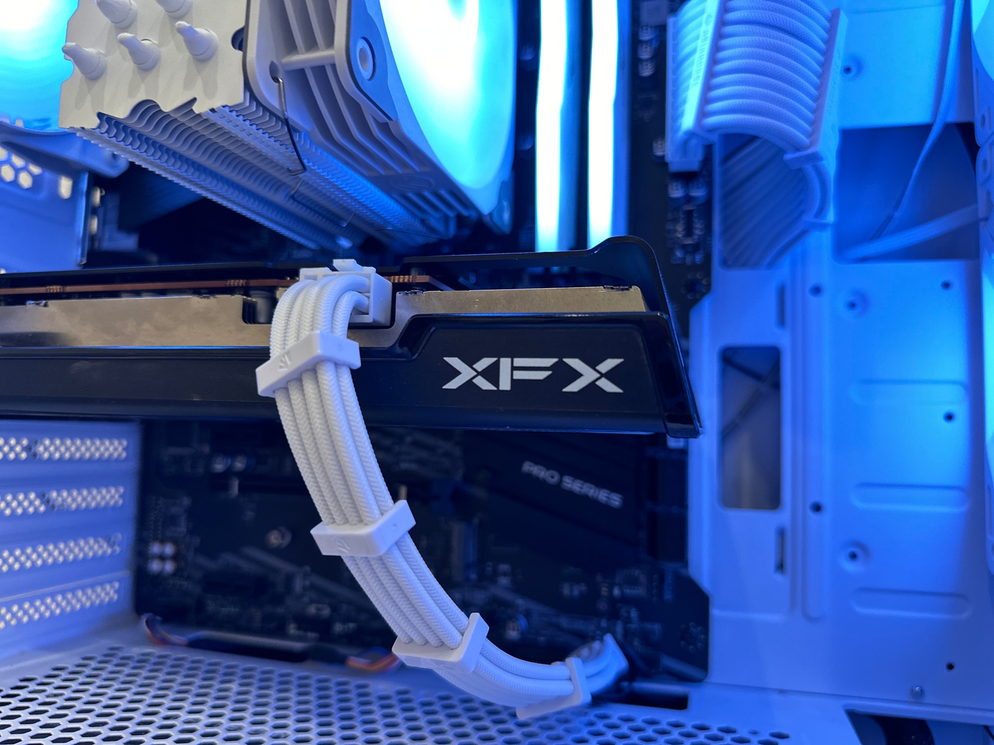 Ryzen 5 5600 ⚔️ AMD RX 6600 ⚔️ 16GB DDR4 RGB ⚔️ 1TB SSD ⚔️ WINDOWS 11 PRO