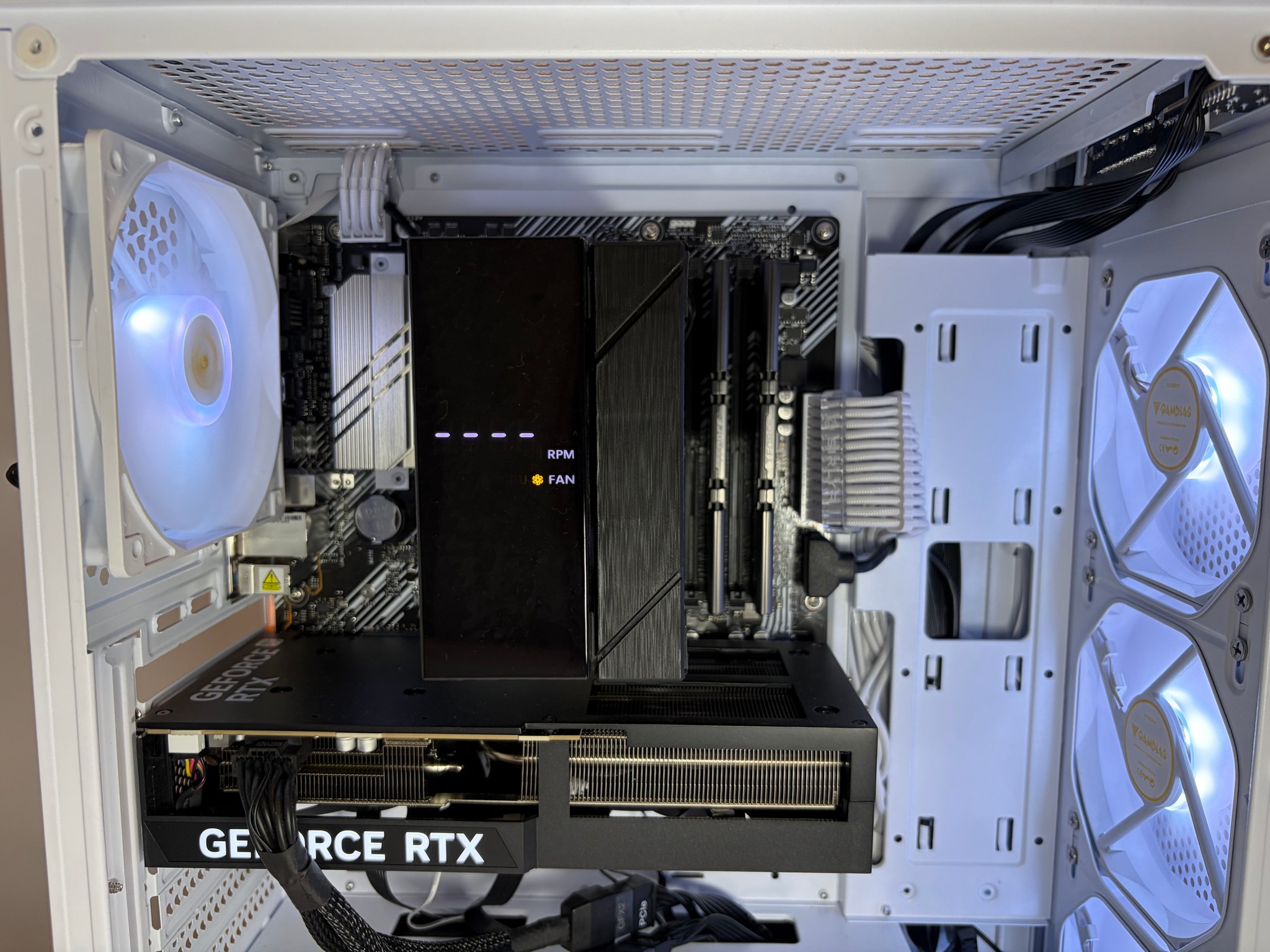 ❄️Gaming PC - RTX 5060 Ti/ R5 5500/ 16GB RAM/ 1TB SSD/ WHITE CASE