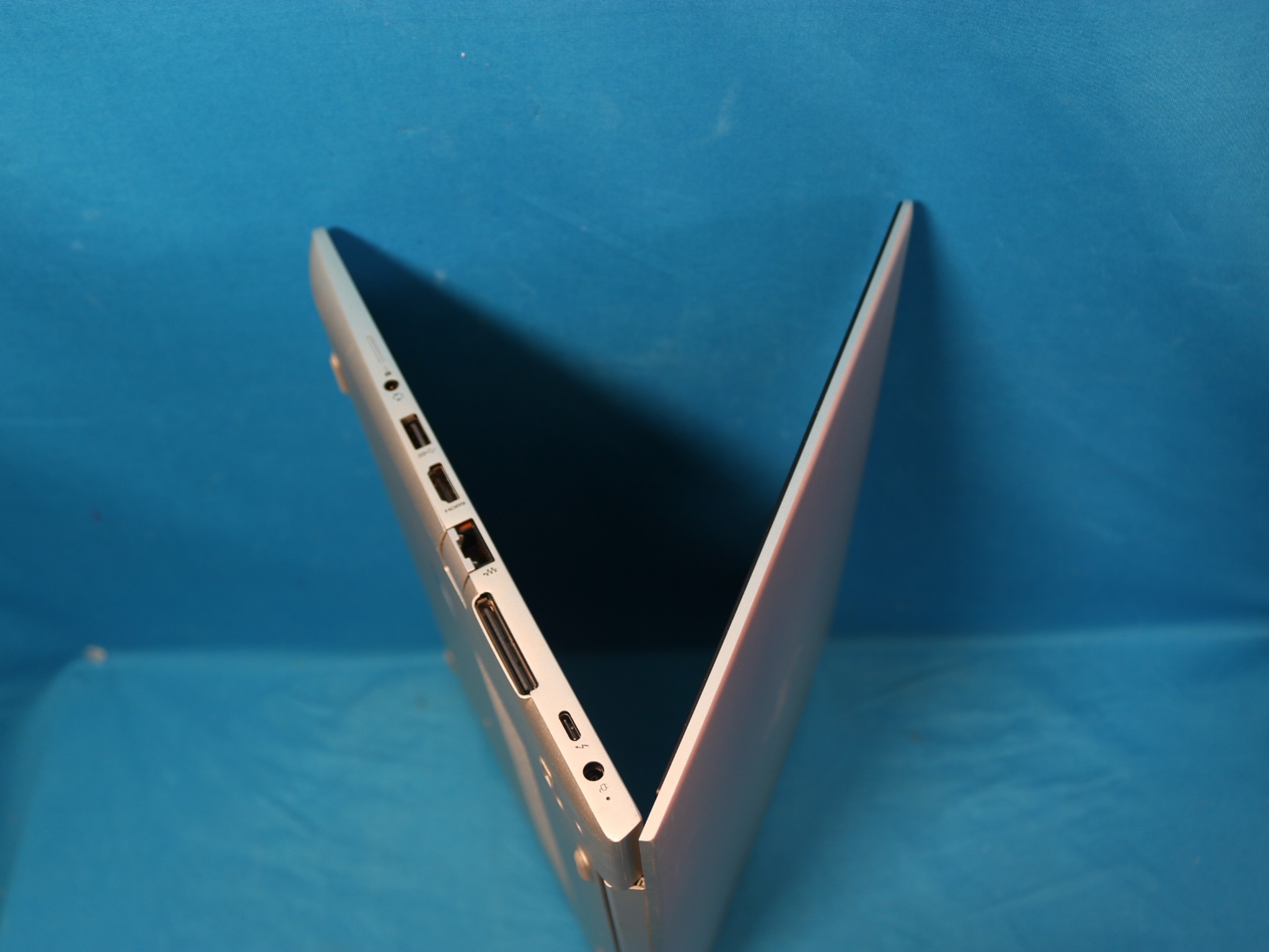 DIY - i5-8350u / 16GB RAM / 512GB - 14.0" Laptop - HP Elitebook 840 G5 - No OS