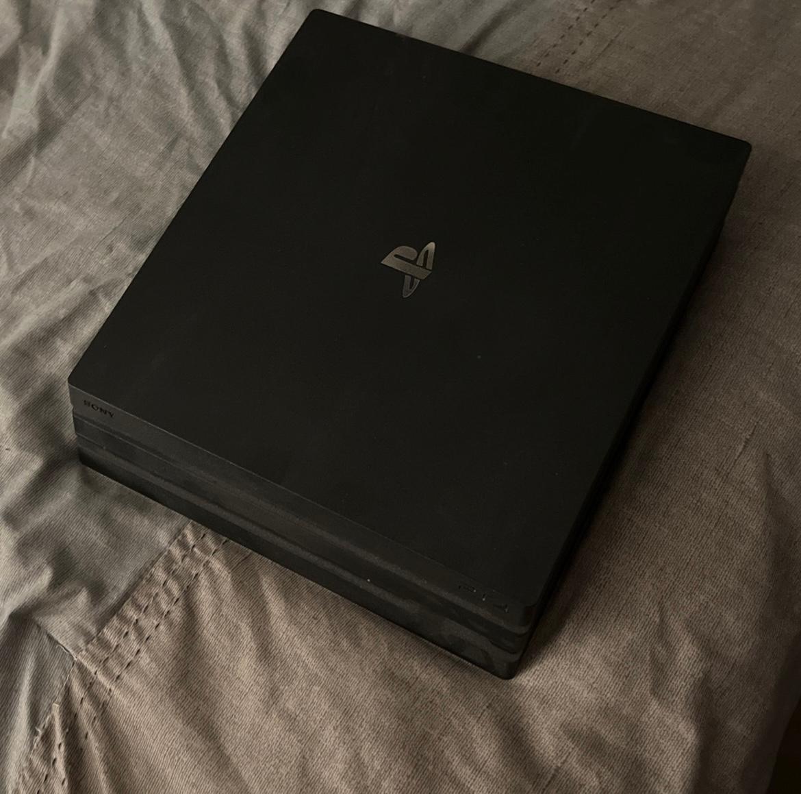 PS4 Pro 1 TB Black (Triple Decker Version)