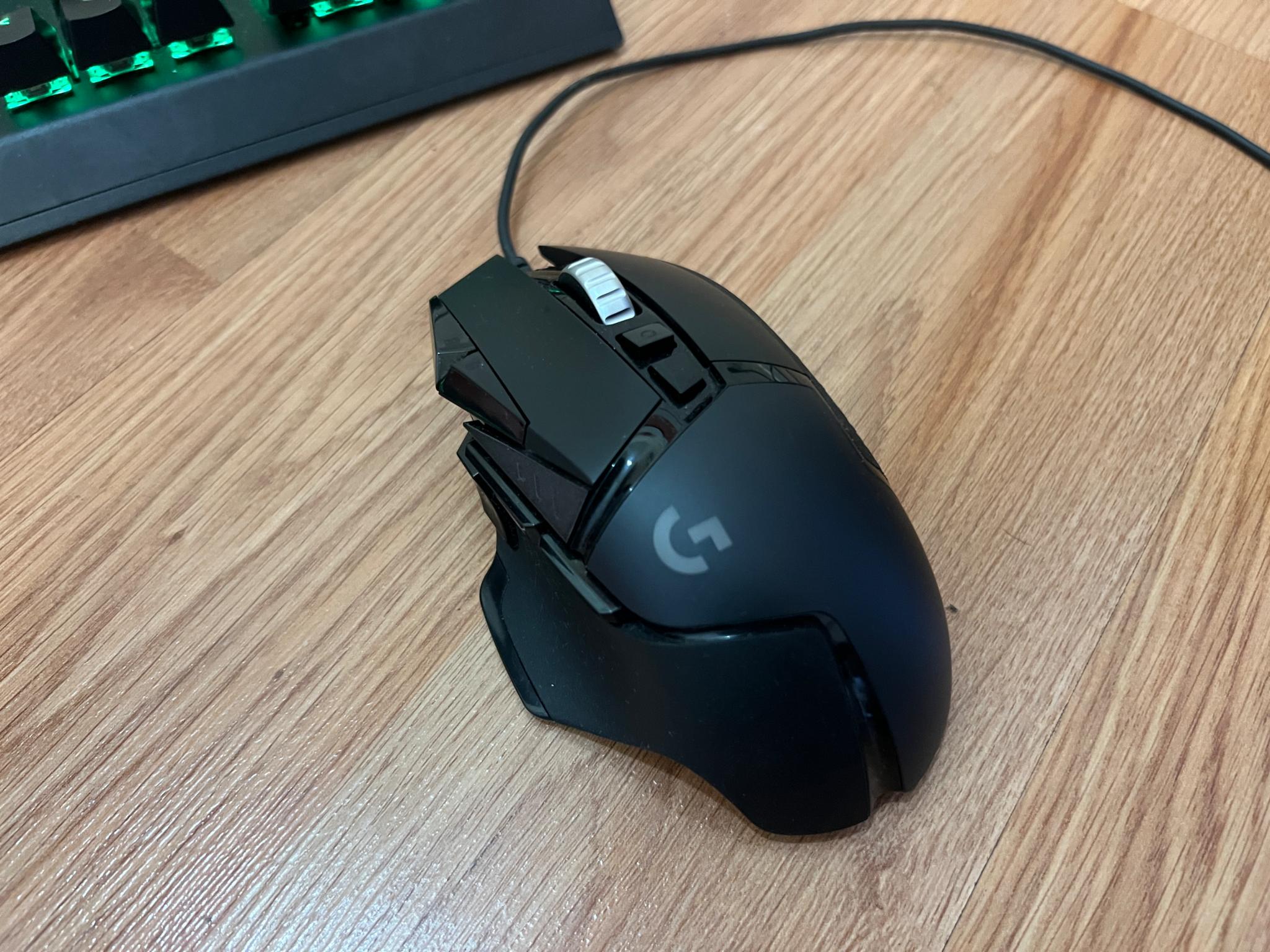 Razer Blackwidow V3, Logitech G502 Hero, HyperX Quadcast S