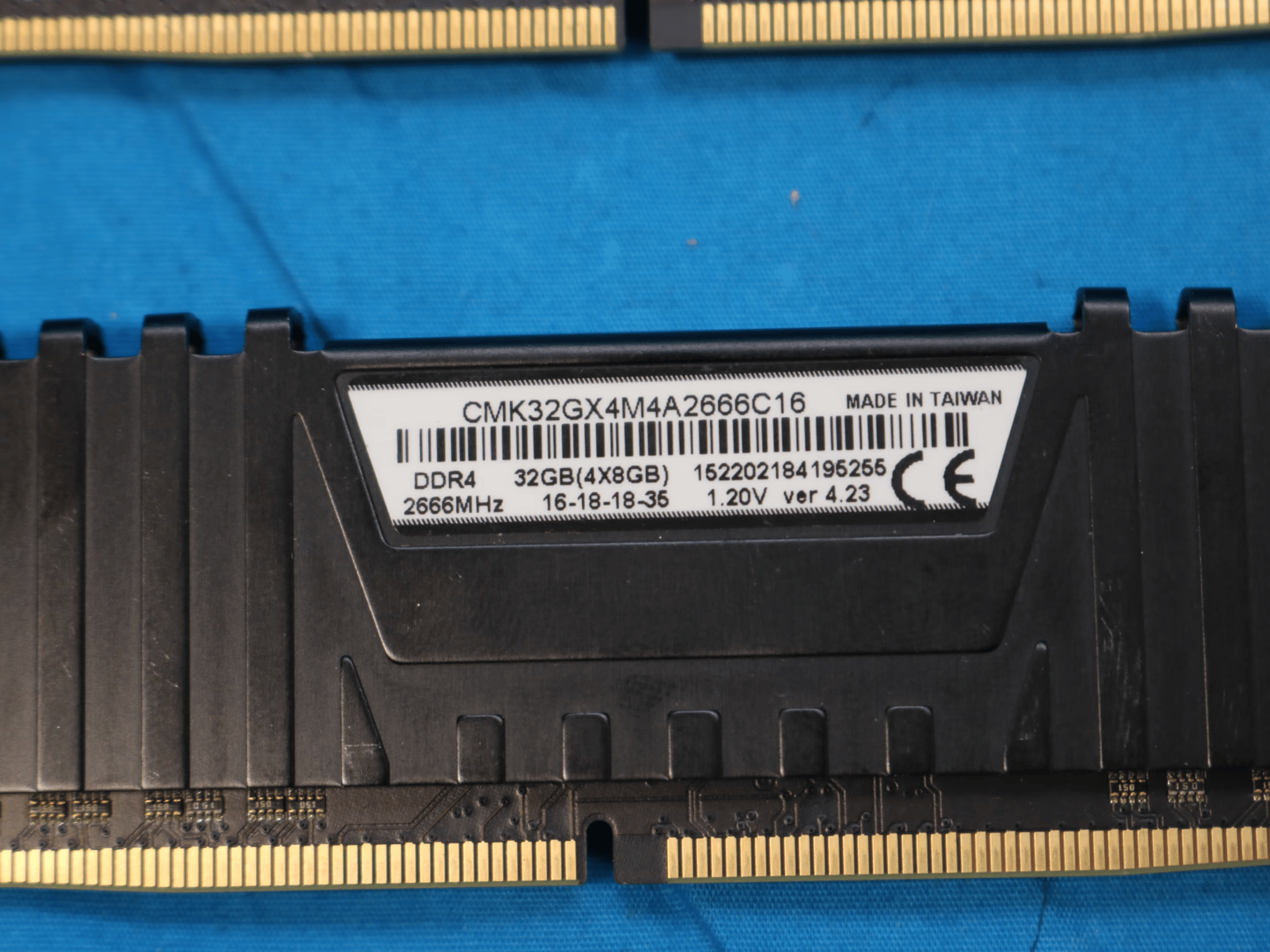 Corsair Vengeance LPX 32GB (4x8GB) DDR4 2666MHz CL16 1.20V Desktop RAM CMK32GX4M4A2666C16 ver. 4.23
