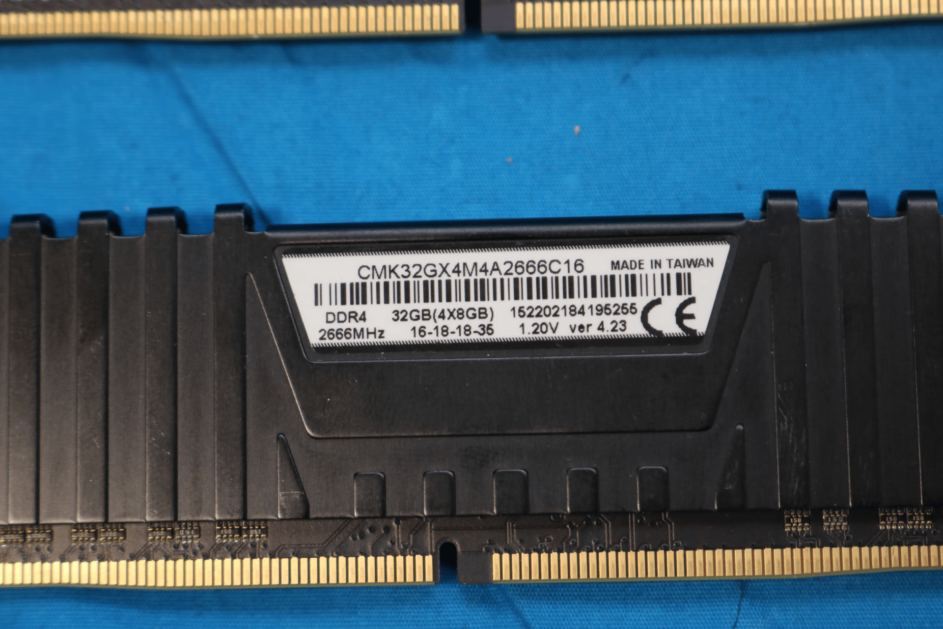 Corsair Vengeance LPX 32GB (4x8GB) DDR4 2666MHz CL16 1.20V Desktop RAM CMK32GX4M4A2666C16 ver. 4.23