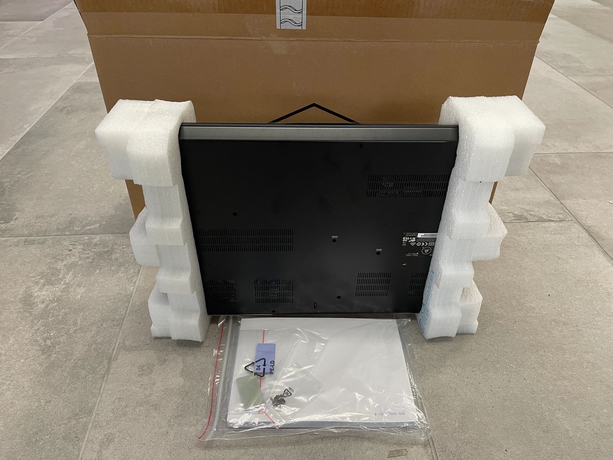 Clevo 15.6" P650RA + i7 6700HQ + GTX 965m + 1080p 60HZ