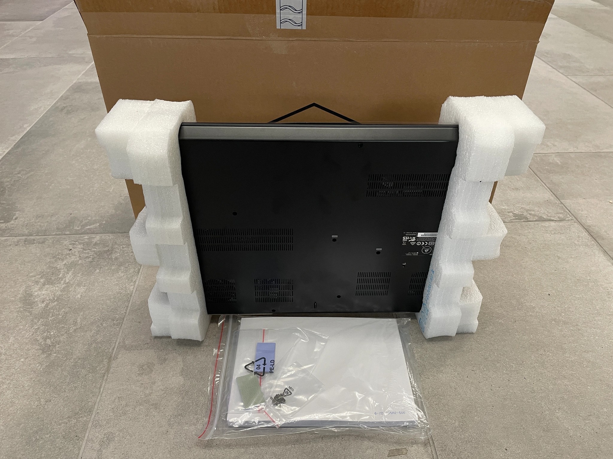 Clevo 15.6" P650RA + i7 6700HQ + GTX 965m + 1080p 60HZ