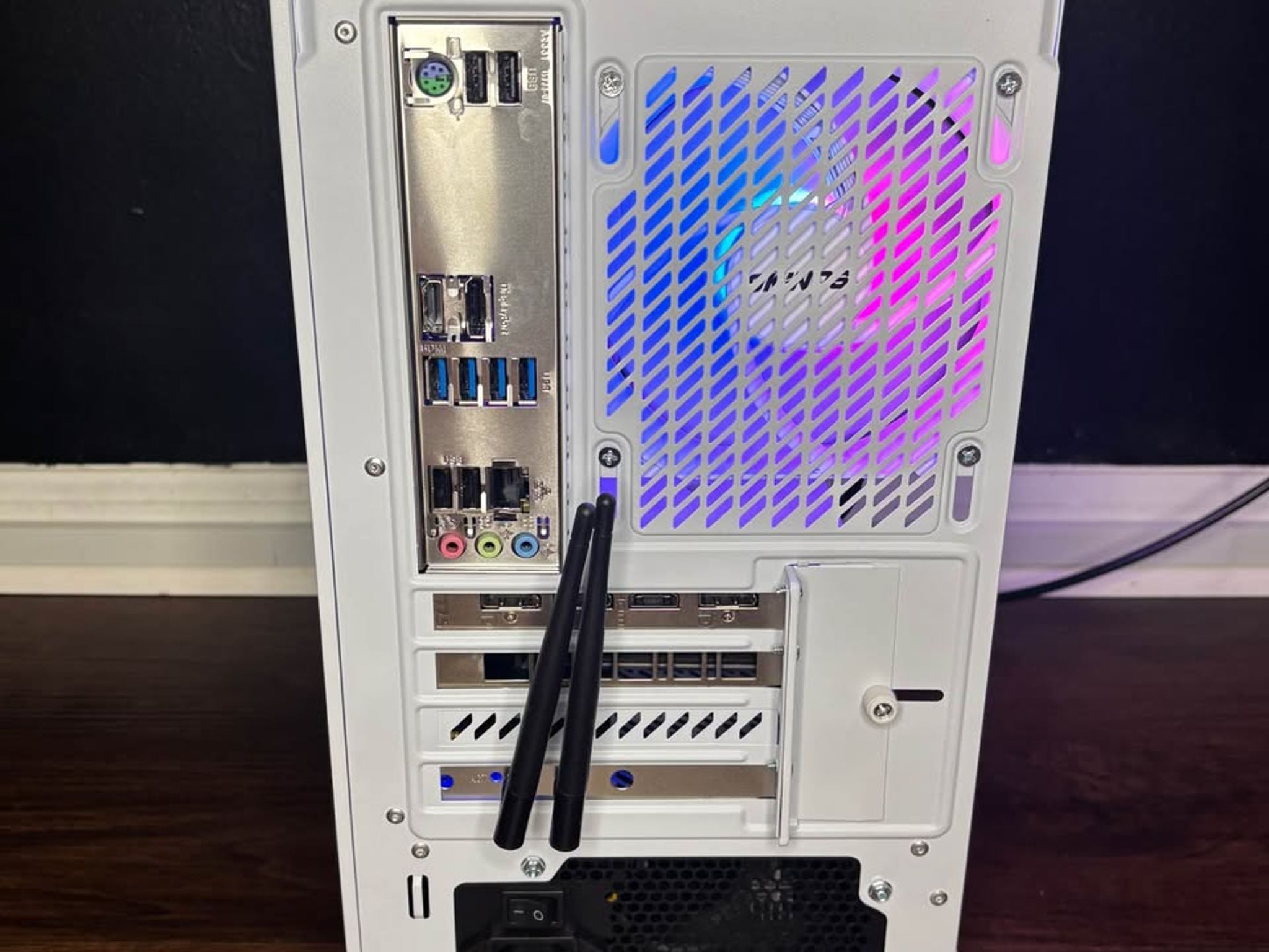 White Gaming PC (GTX 1660 6B + AMD Ryzen 5 3600 + 16GB DDR4 + SSD)