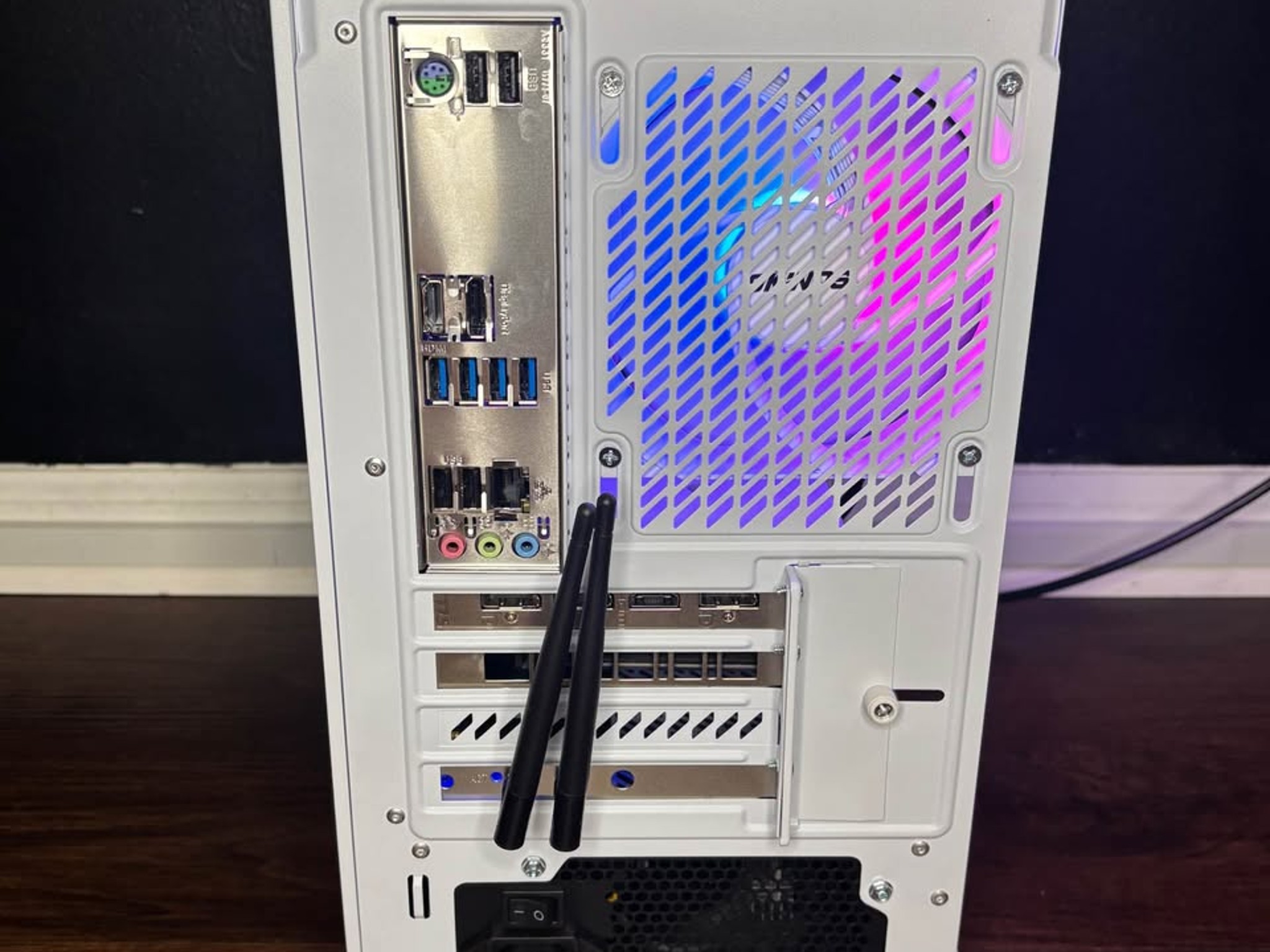 White Gaming PC (GTX 1660 6B + AMD Ryzen 5 3600 + 16GB DDR4 + SSD)