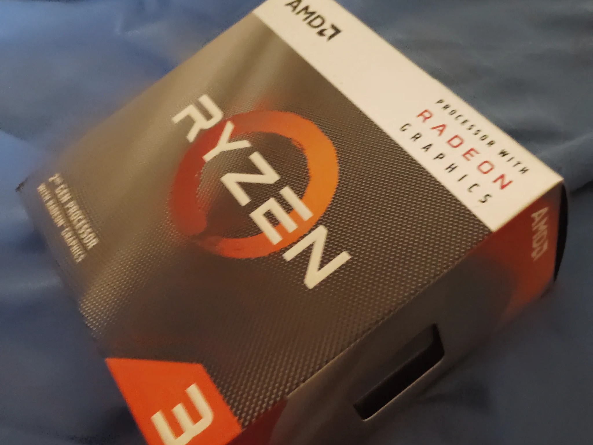 Ryzen 3 3200G CPU + Fan (Complete in Box!)