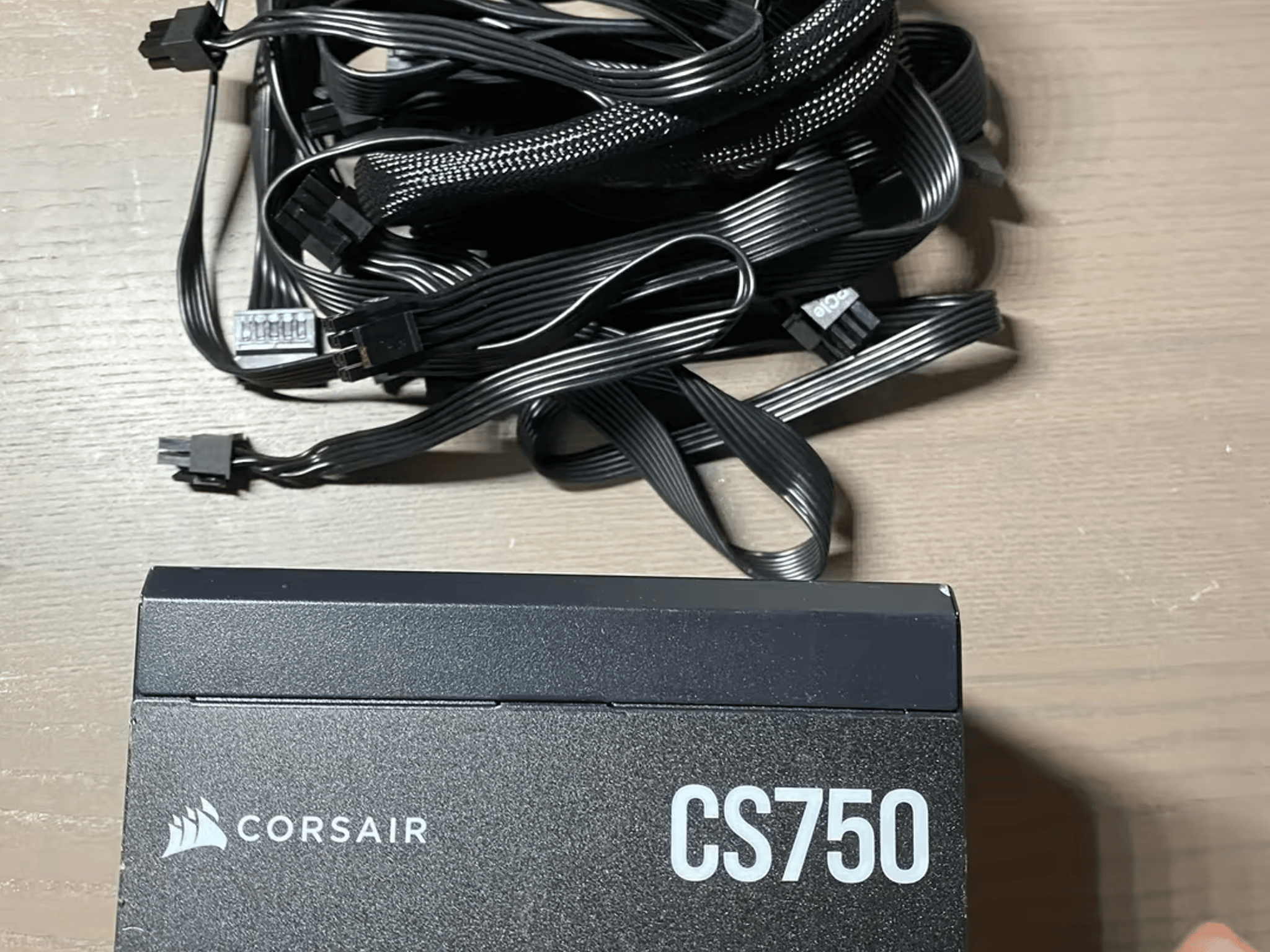 CORSAIR CS750 80+GOLD FULLY MODULAR POWER SUPPLY