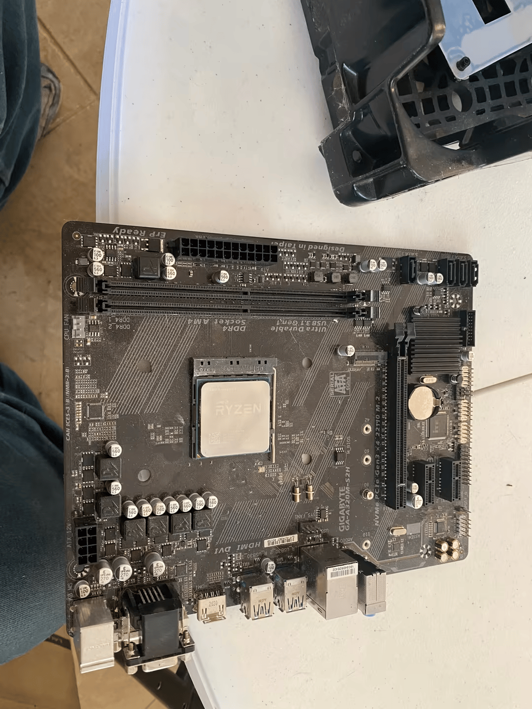 2x A320 AM4 motherboards, with ryzen 1200, for parts