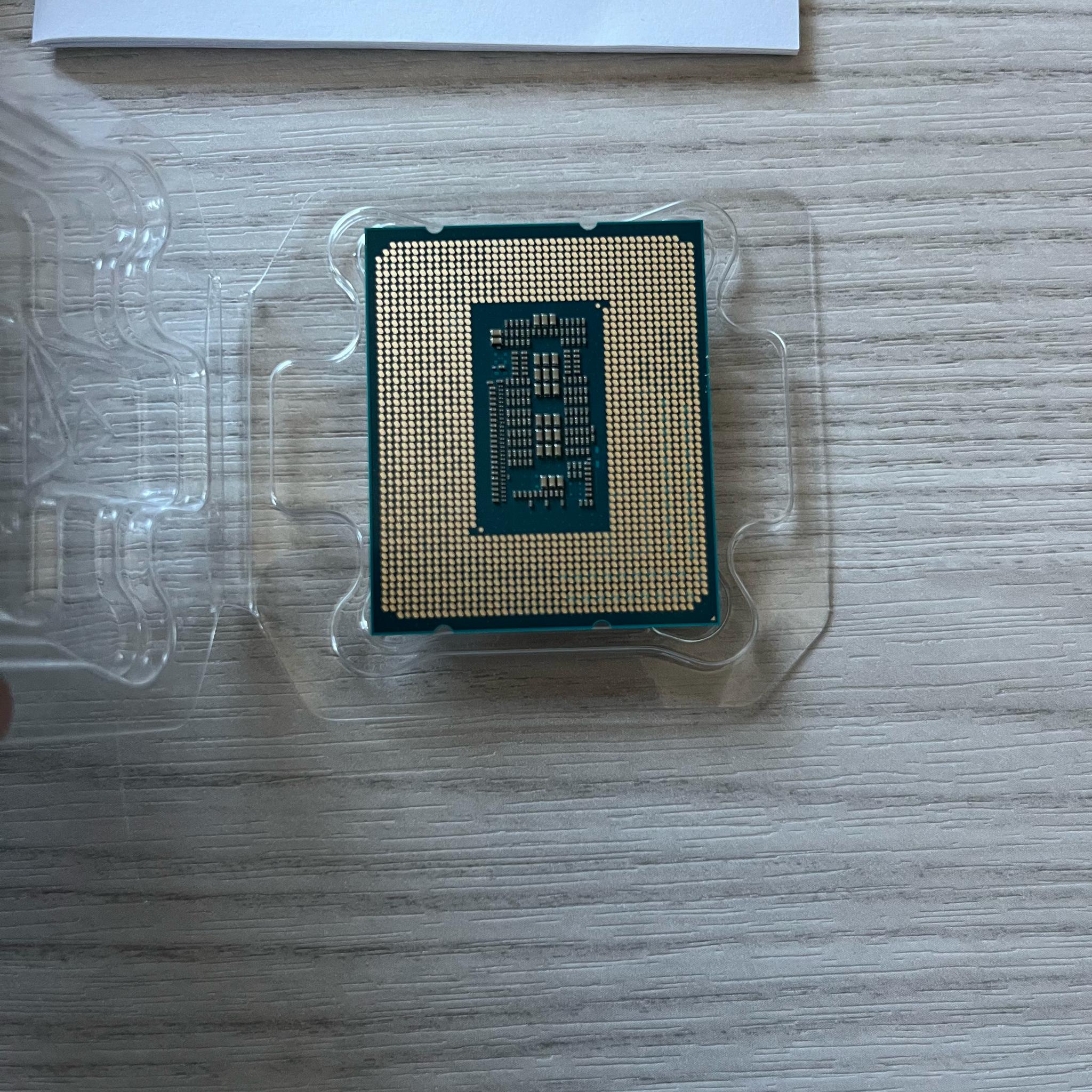 Intel Core i5-12600KF LGA 1700, Great Condition with Original Box and Manual
