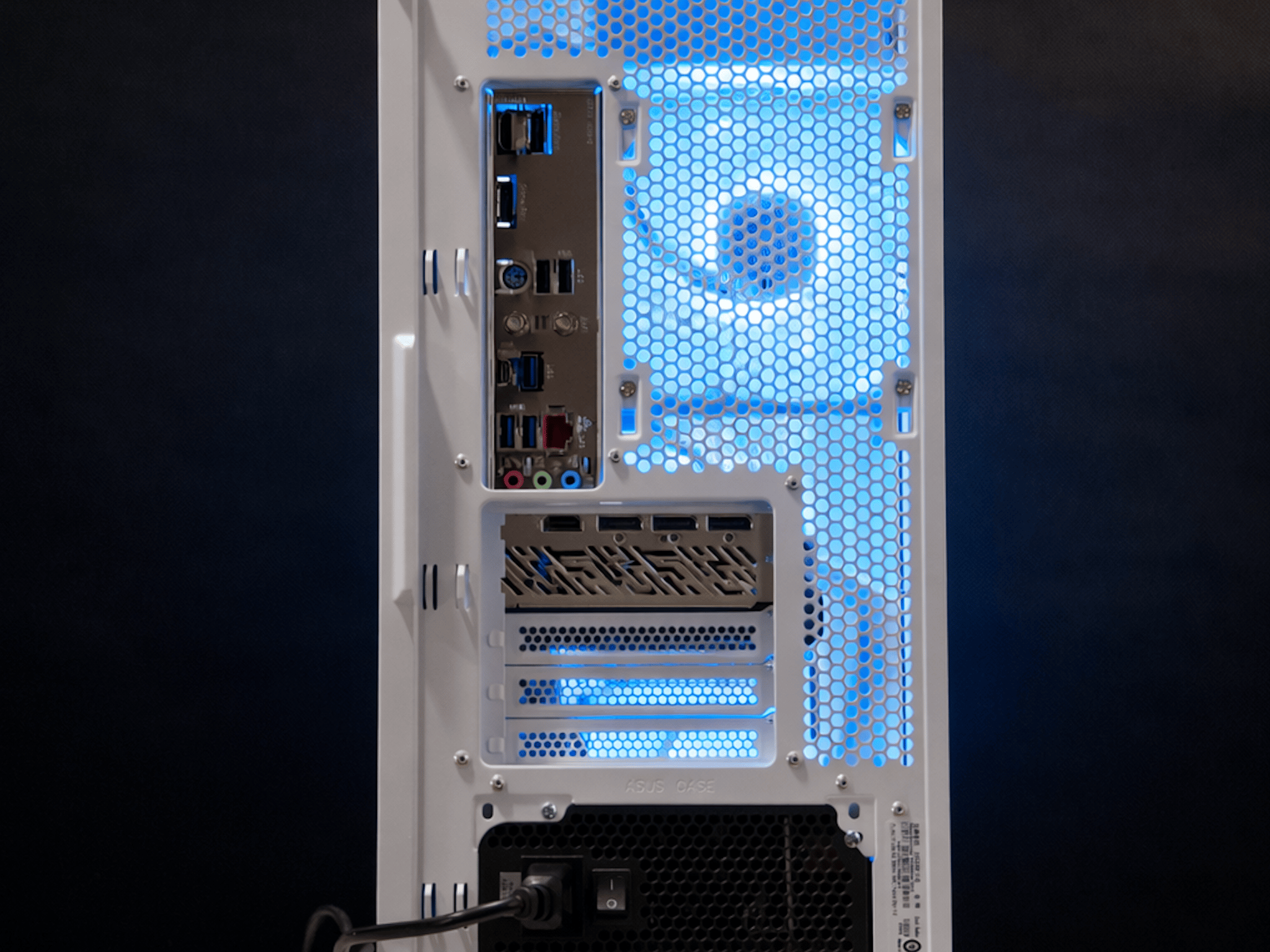 RX 9070 XT, 4TB NVMe SSD, Ryzen 5 7600X, 16GB DDR5, WiFi - Liquid Cooled Gaming PC