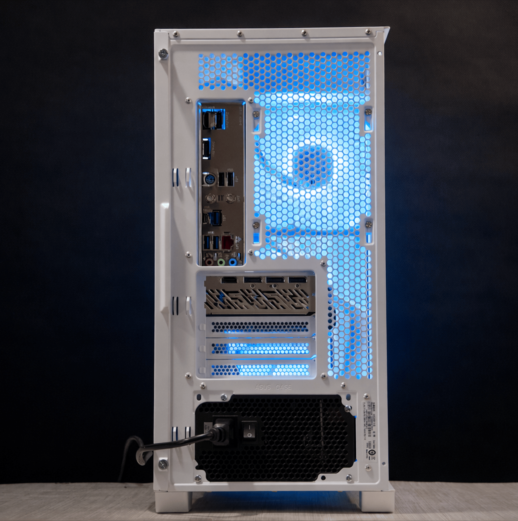 RX 9070 XT, 4TB NVMe SSD, Ryzen 5 7600X, 16GB DDR5, WiFi - Liquid Cooled Gaming PC
