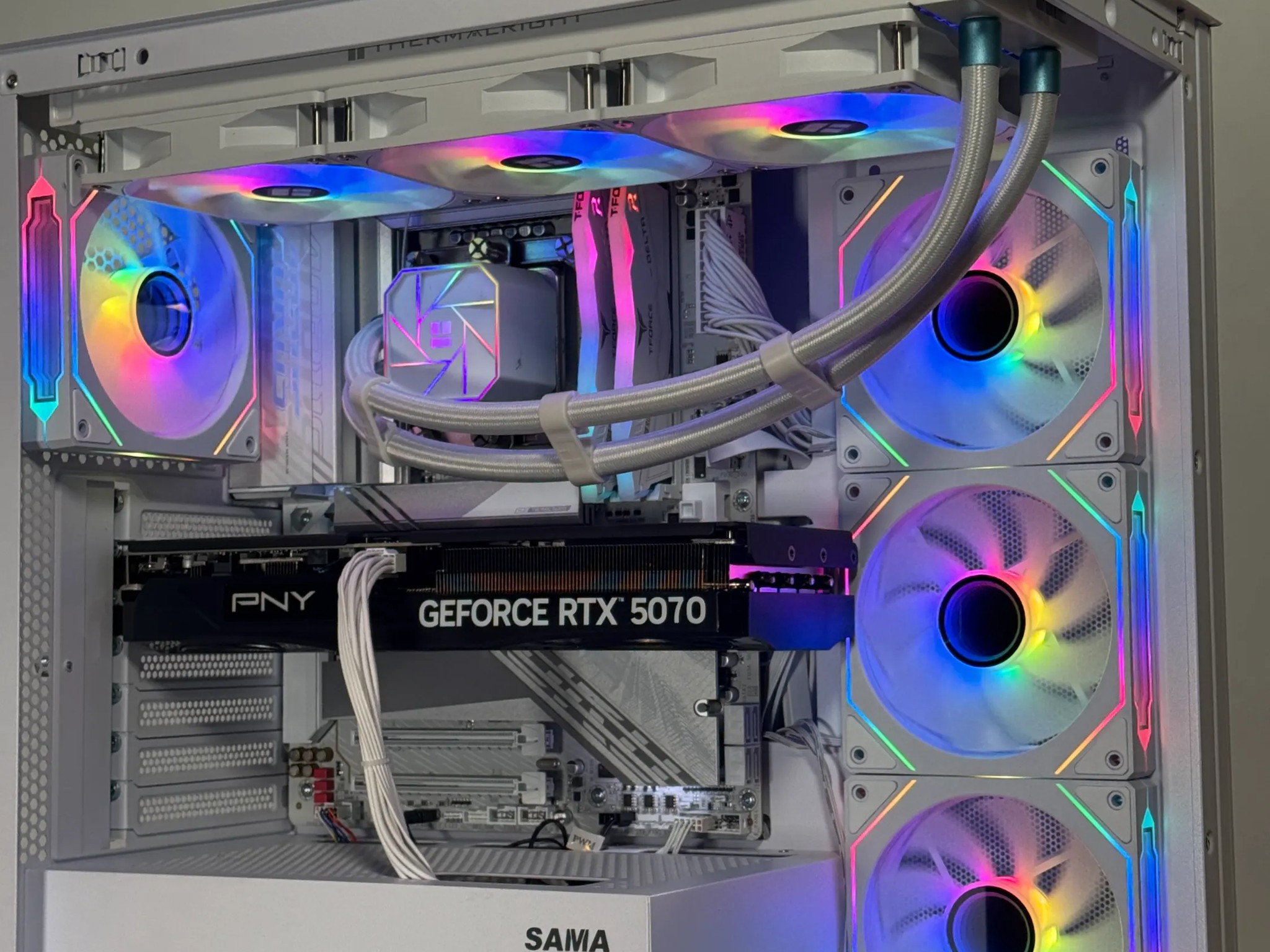 RTX 5070 Intel Core Ultra 7 265k Gaming PC