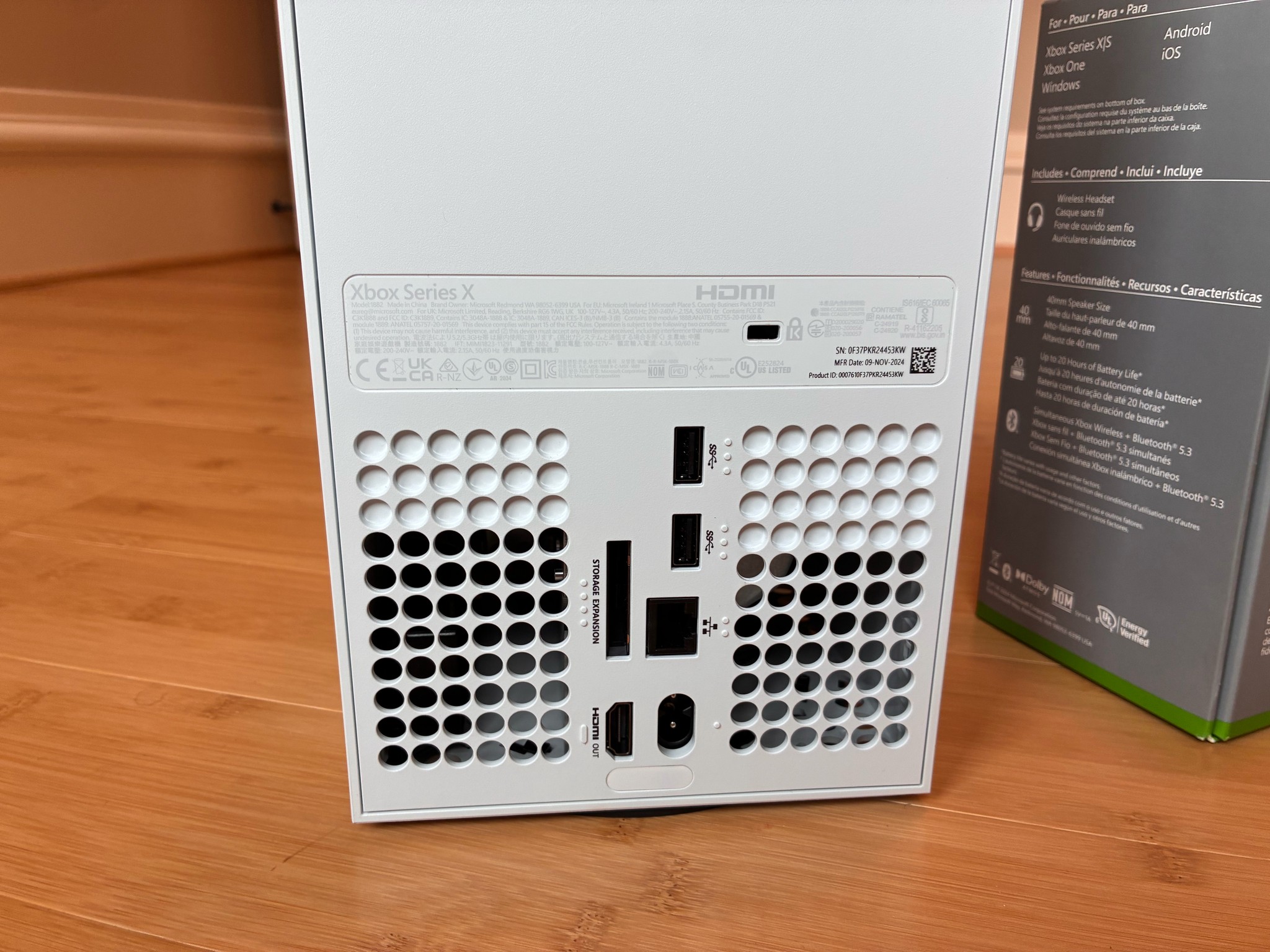 1TB Xbox Series X - White + Headphones