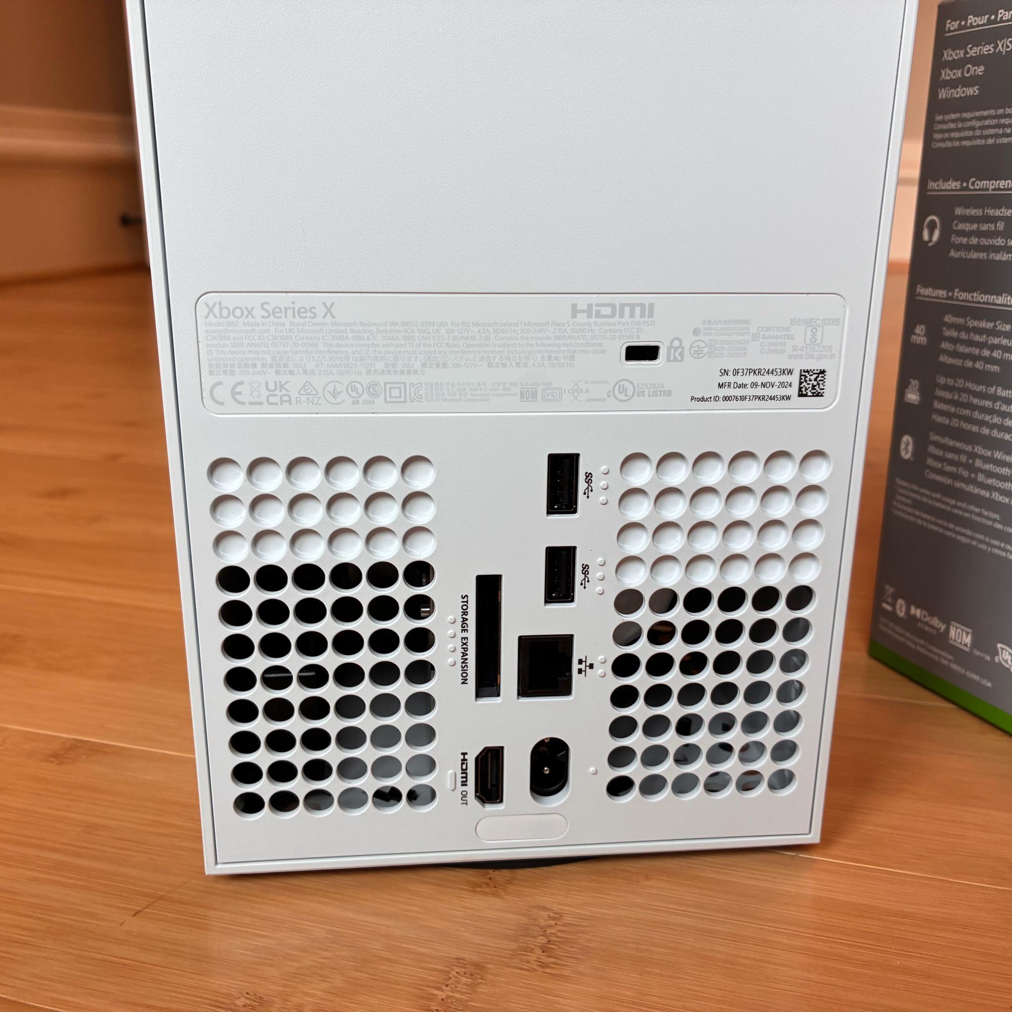 1TB Xbox Series X - White + Headphones