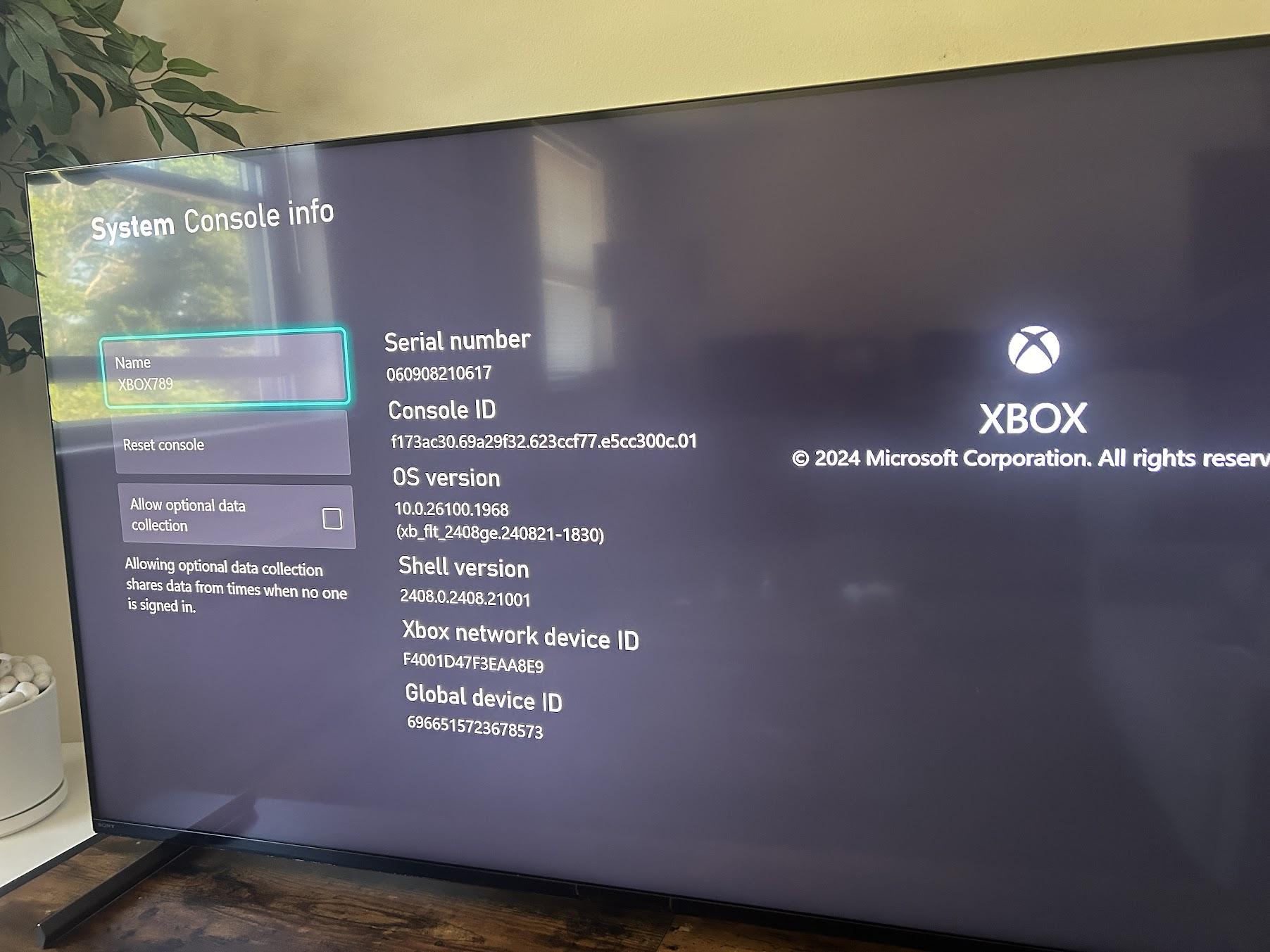 Xbox Series S, Seagate Storage Expansion Card 1TB SSD, 2 Controllers and Charging station.