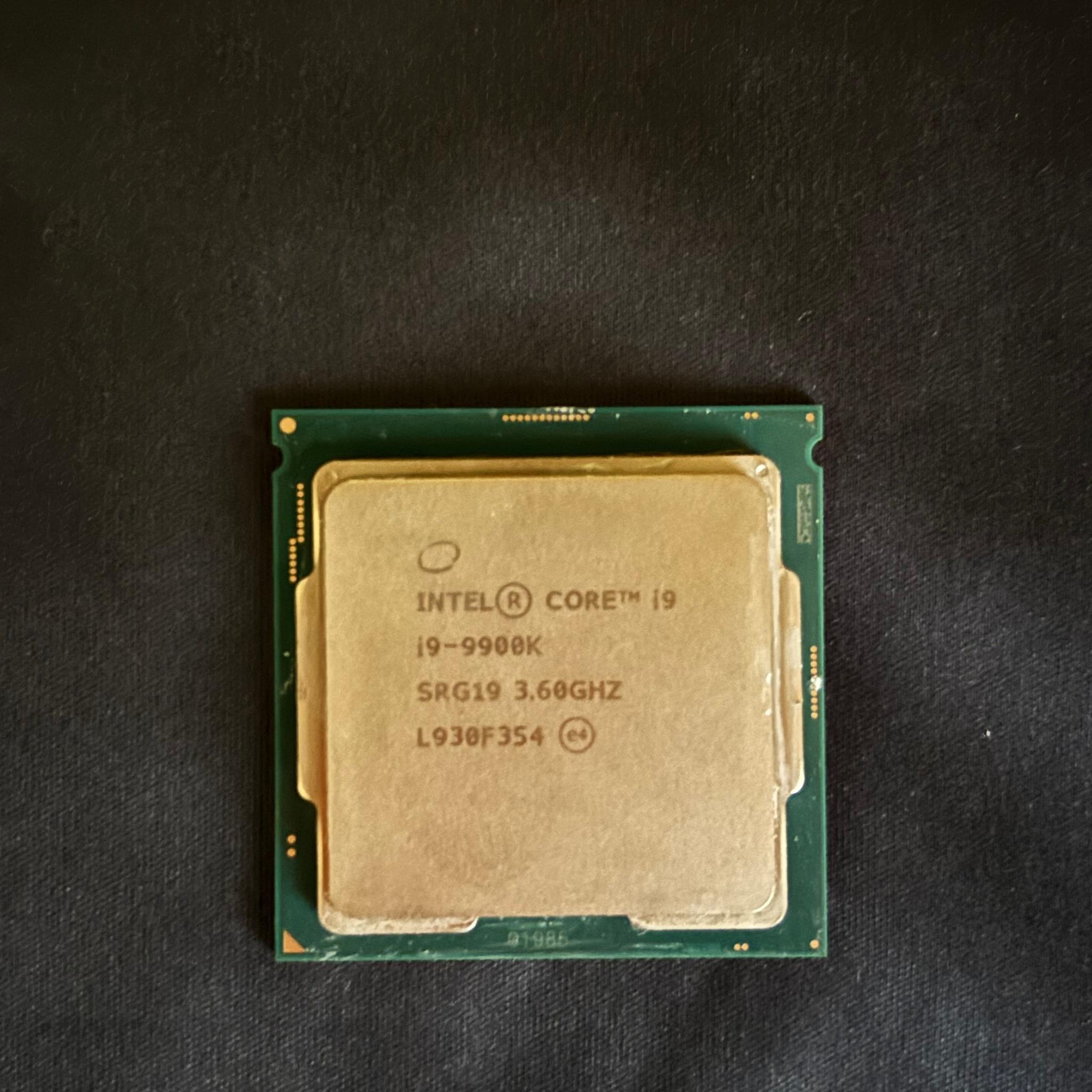 i9-9900KS + Z390 Aorus Master + 32GB 3200C16 Corsair Vengeance RGB