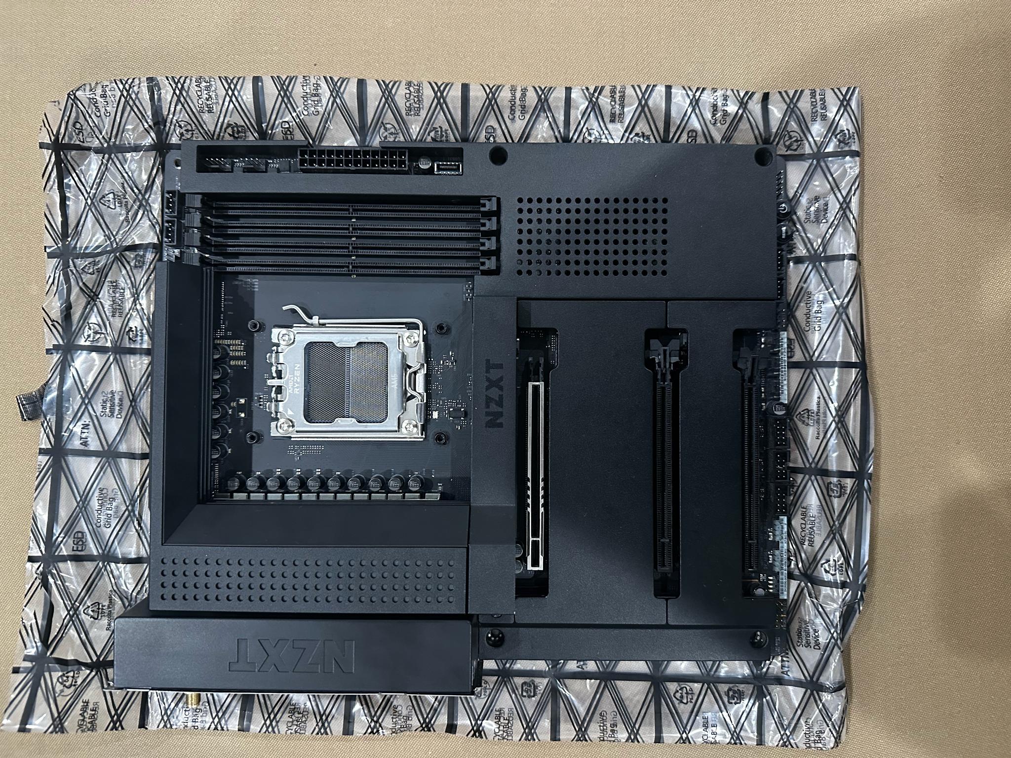 NZXT N7 B650E AM5 ATX Motherboard BLACK (works)