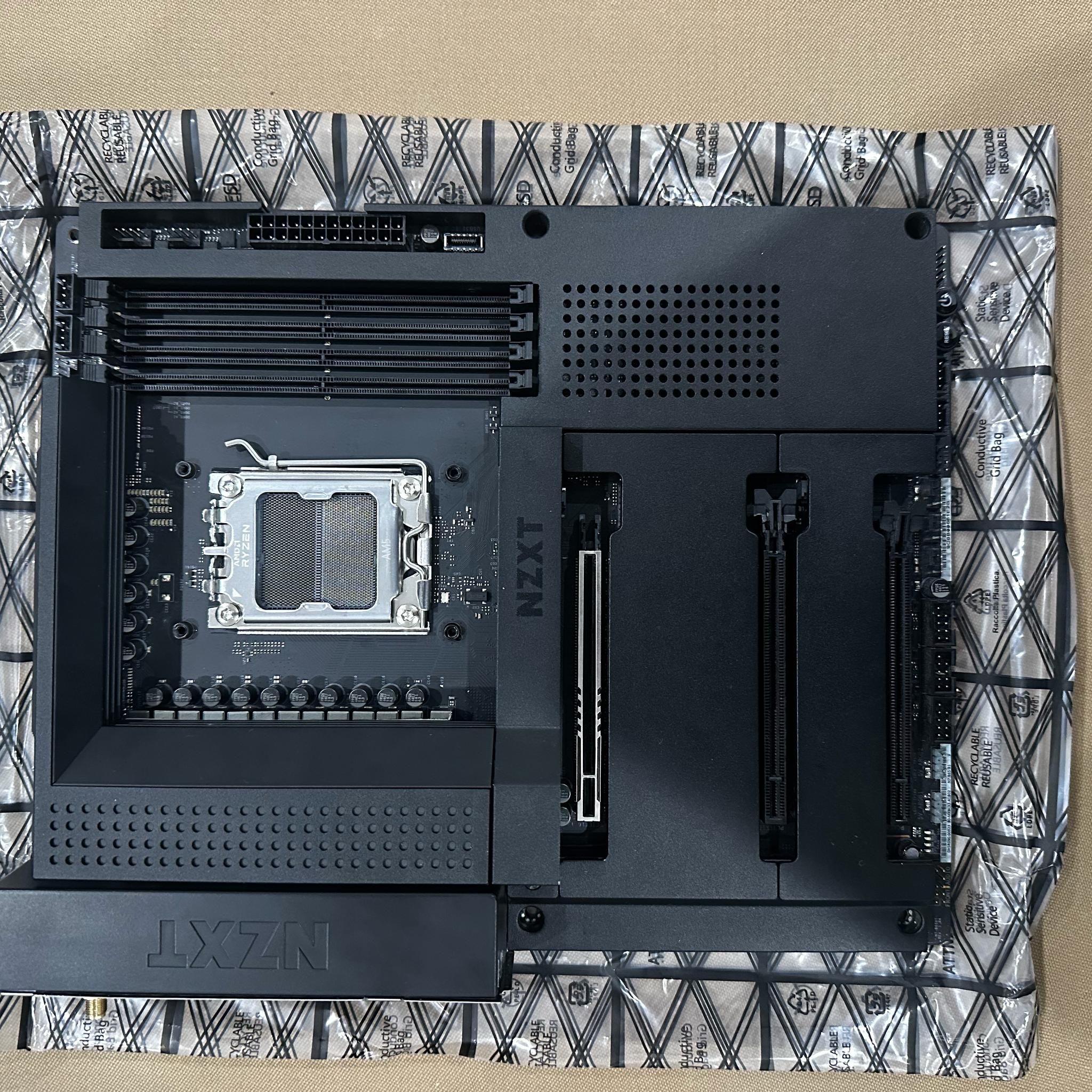 NZXT N7 B650E AM5 ATX Motherboard BLACK (works)