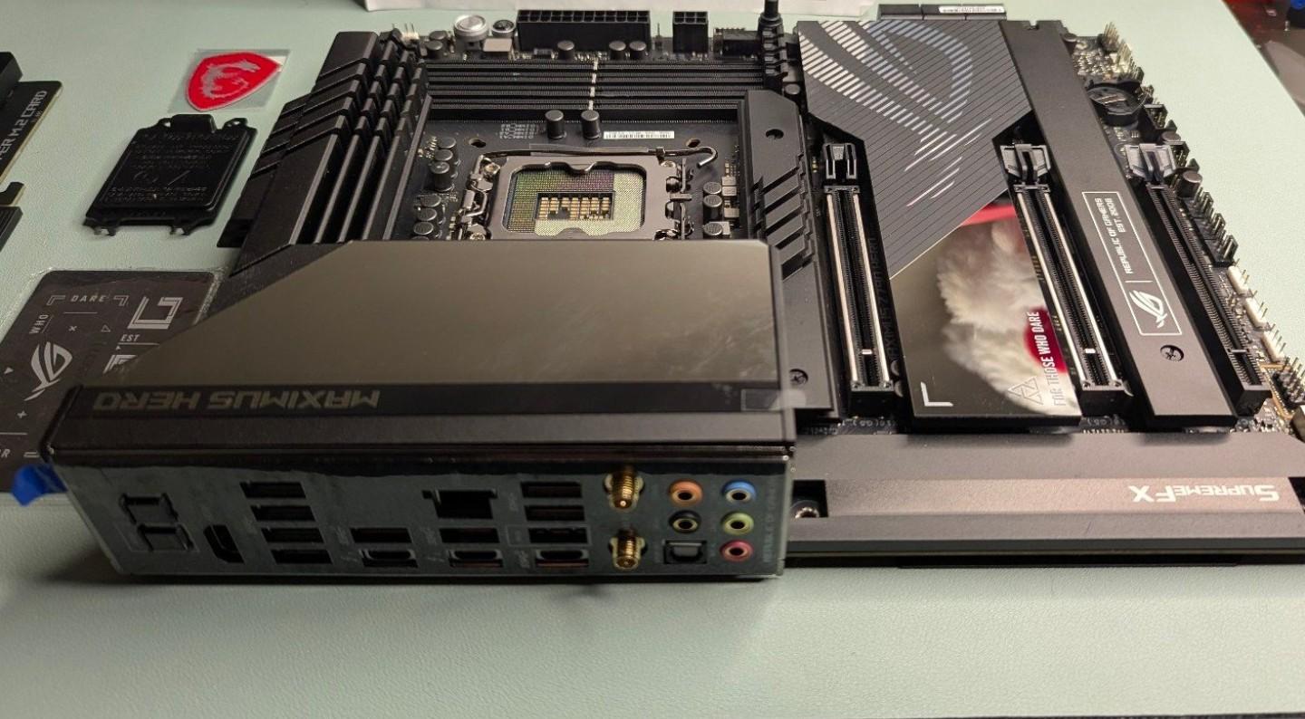 ASUS ROG Maximus Z790 Hero Motherboard + ROG Hyper M.2 Card + DDR5 Support