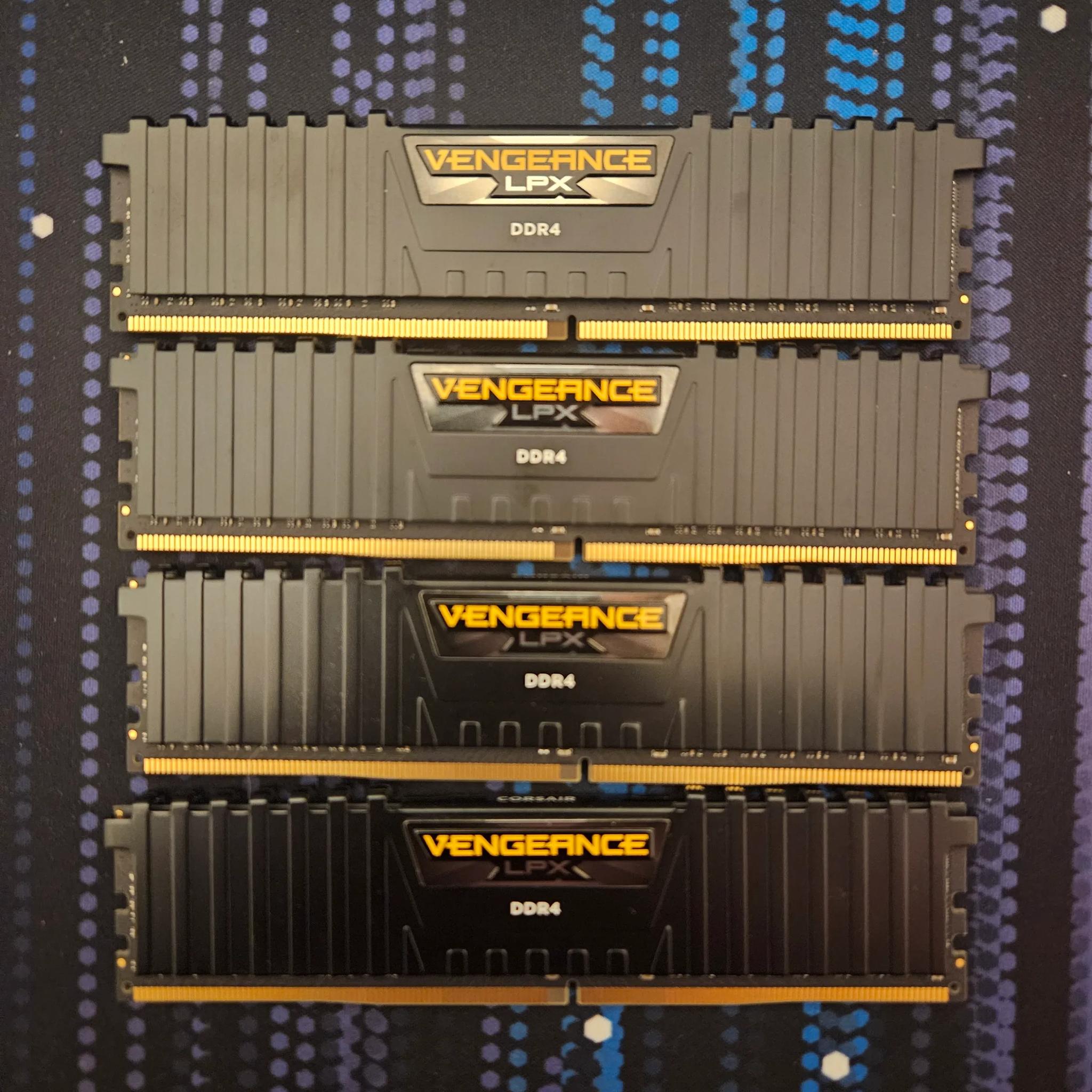 CORSAIR VENGEANCE DDR4 RAM 32GB (4x8GB) 3600MHz