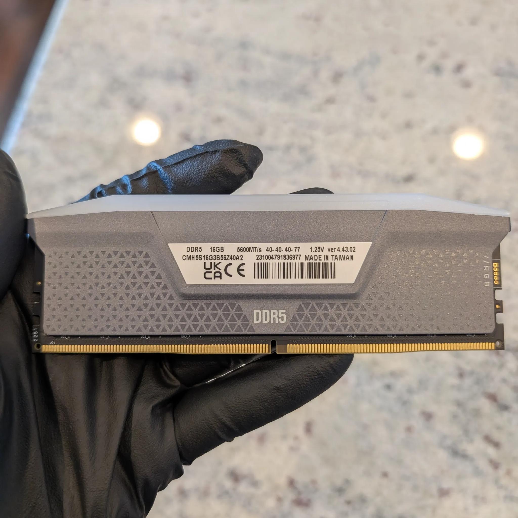 Corsair Vegeance RGB 32GB DDR5 5600 40-40-40-47 Ram