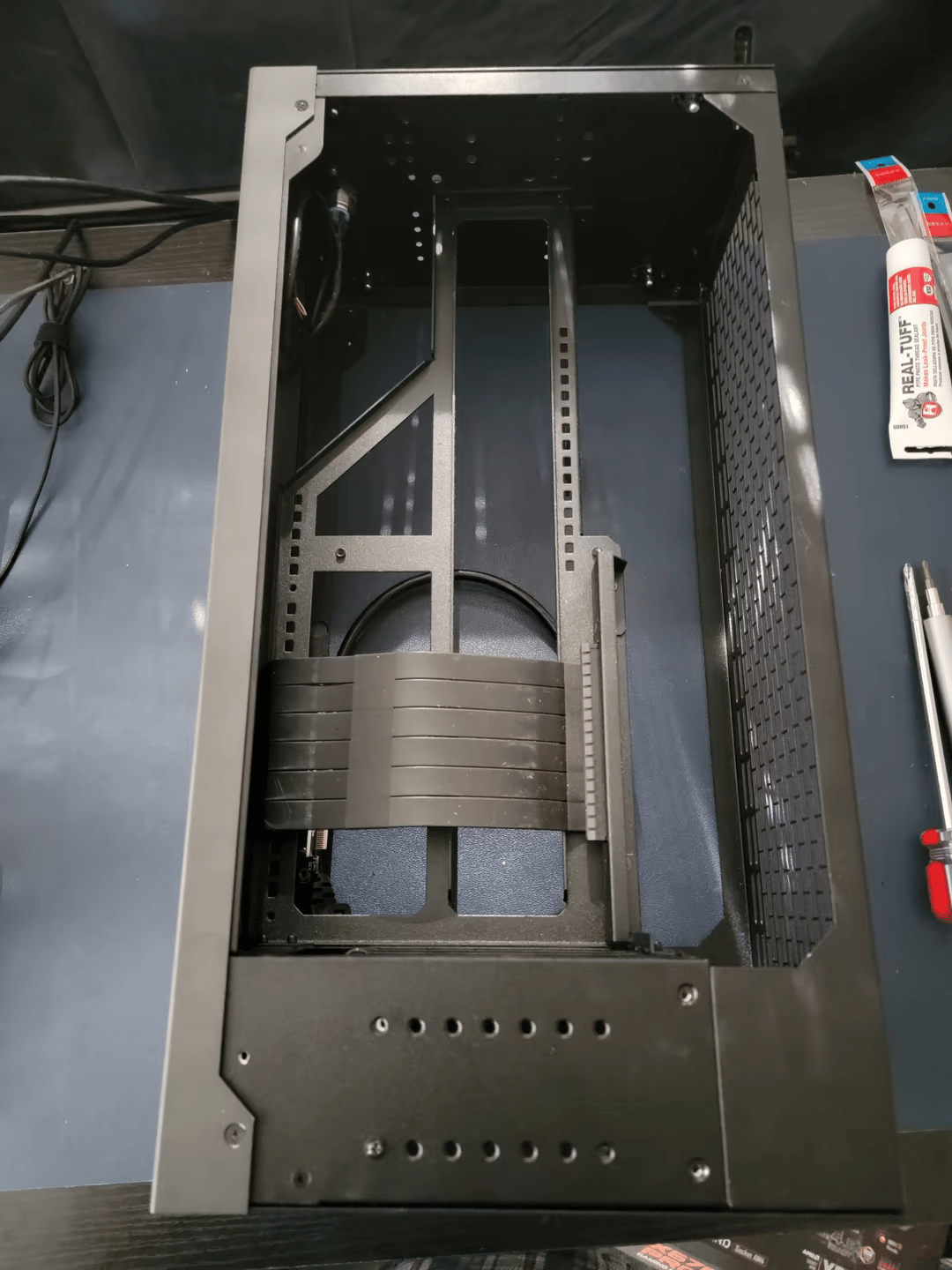 Sliger SV590 V2 Mini itx case (pcie3 x 16 riser included)