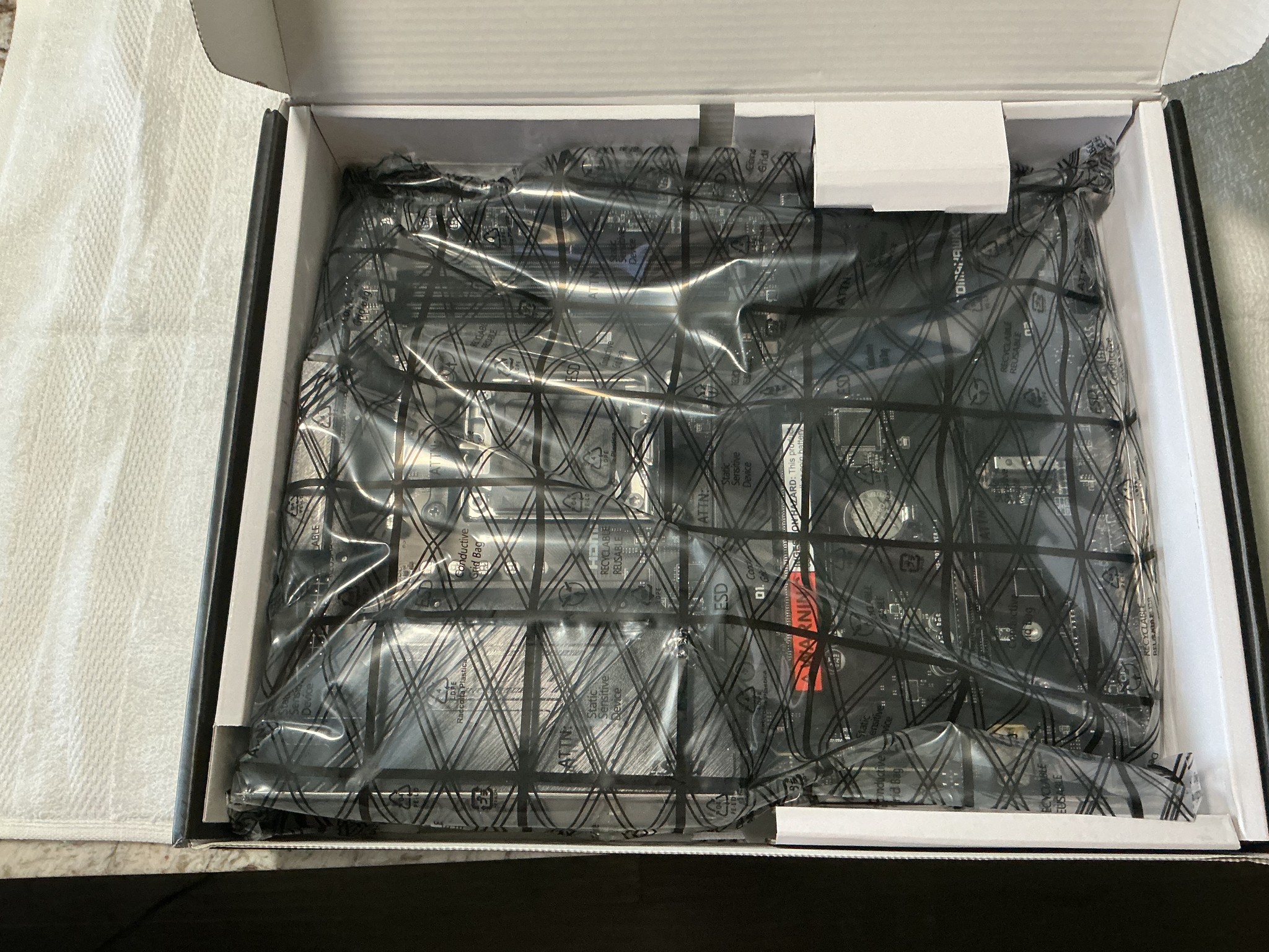 MSI MAG B650 TOMAHAWK WiFi AM5 ATX AMD Motherboard