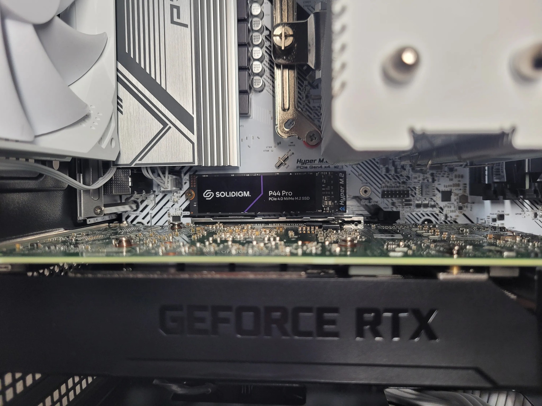 Minimalist Black/White Gaming PC // 2060 Super // Ryzen 5 3600 // 16GB DDR4 // 512GB Gen4 NVME