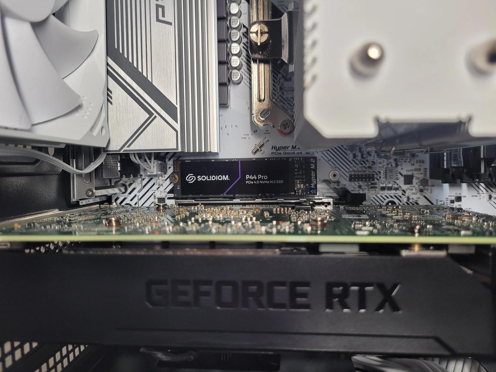 Minimalist Black/White Gaming PC // 2060 Super // Ryzen 5 3600 // 16GB DDR4 // 512GB Gen4 NVME